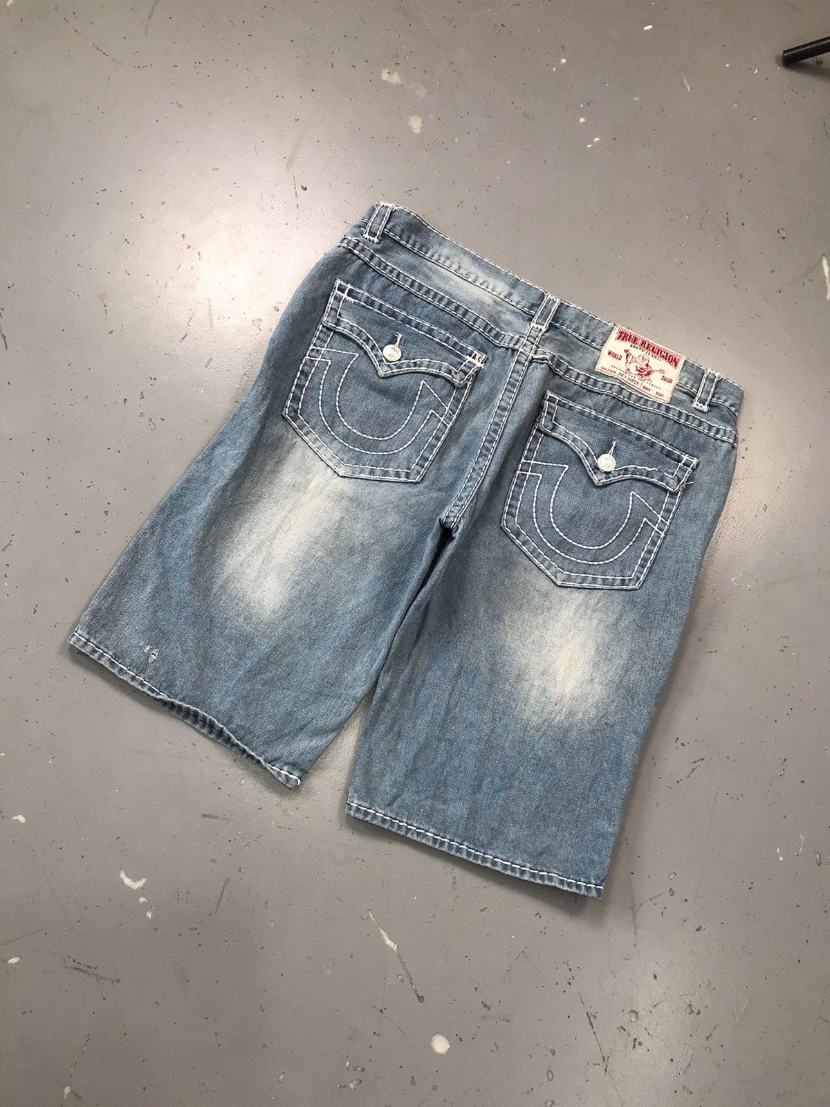 True Religion Vintage true religion inspired Joey super T distressed jort Size US 42 / EU 58 - 10 Thumbnail