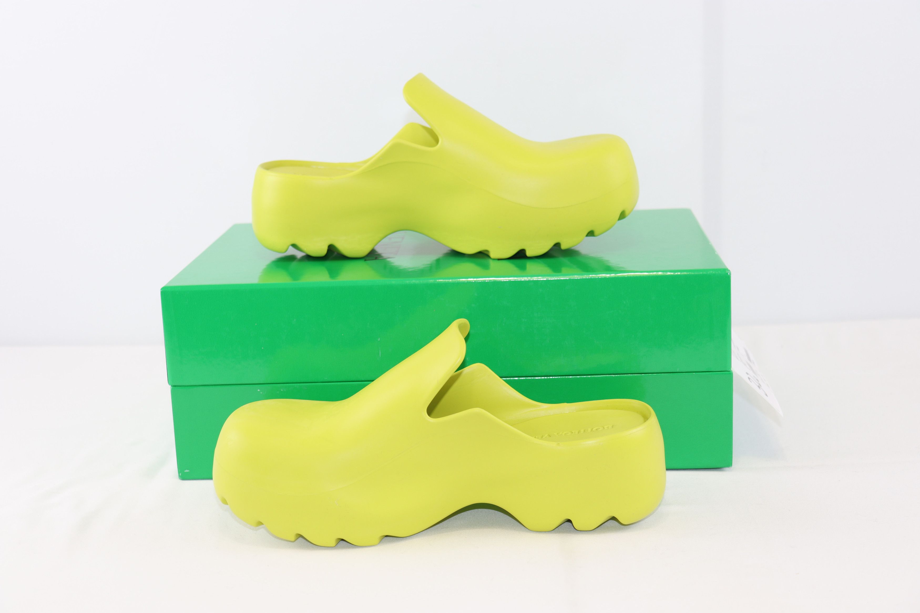 Bottega Veneta o1rshd1 Flash Slipper Rubber in Yellow Size US 10 / EU 43 - 1 Thumbnail