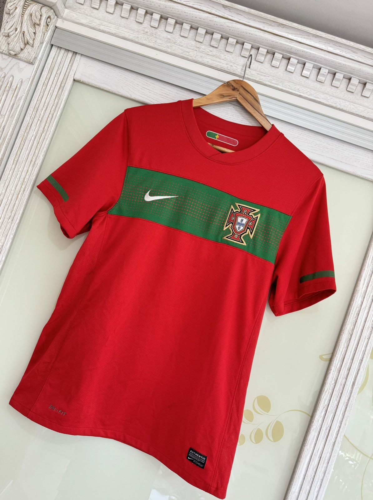 Nike Vintage Portugal 2010-2011 Home Soccer Jersey Football Kit Size US S / EU 44-46 / 1 - 5 Thumbnail