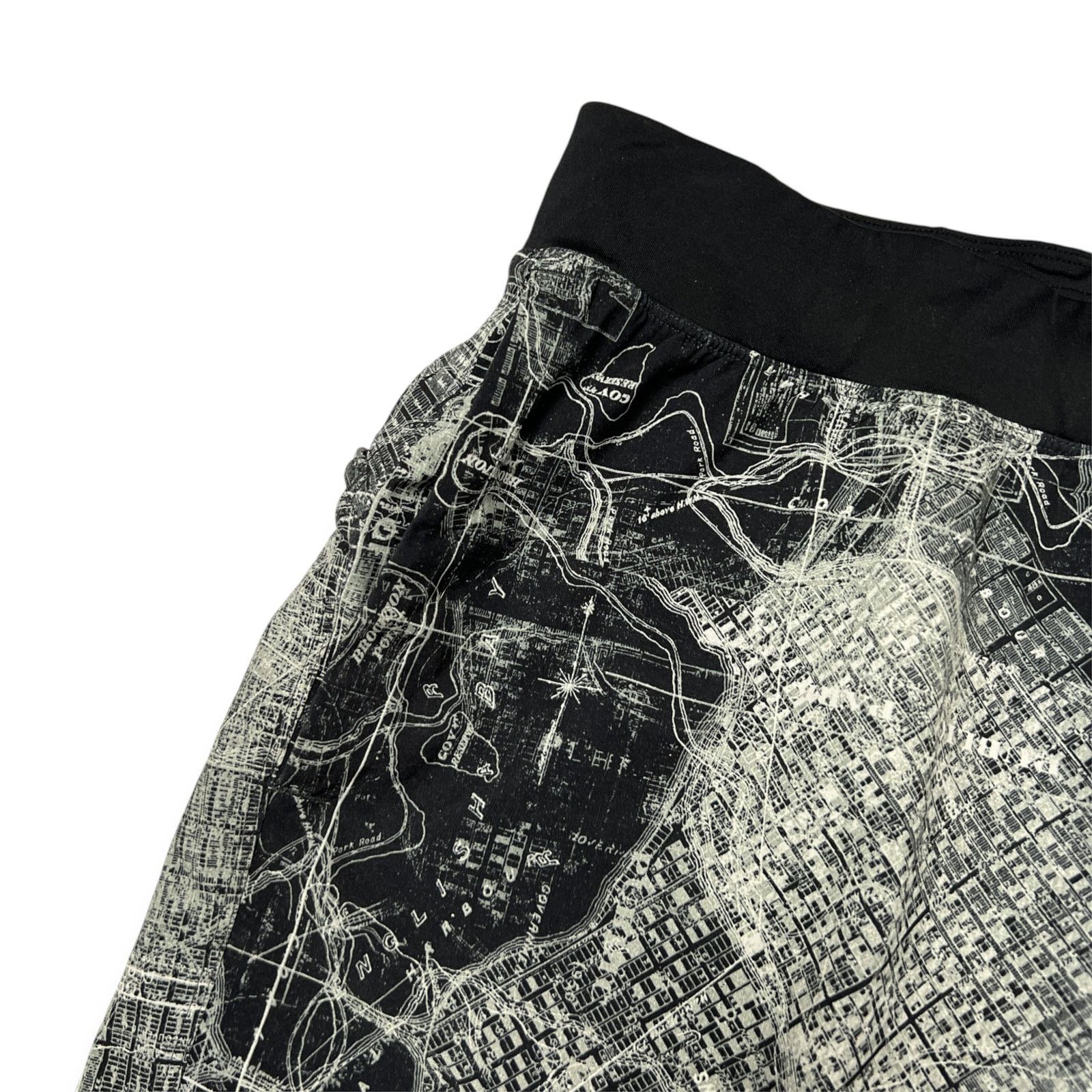 Lululemon Lululemon T.H.E. Short 9" SeaWheeze Black White Liner L Size US 31 - 8 Thumbnail