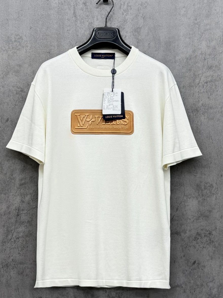 Louis Vuitton Louis Vuitton Leather Patch Logo T-Shirt Size S Size US S / EU 44-46 / 1 - 1 Thumbnail