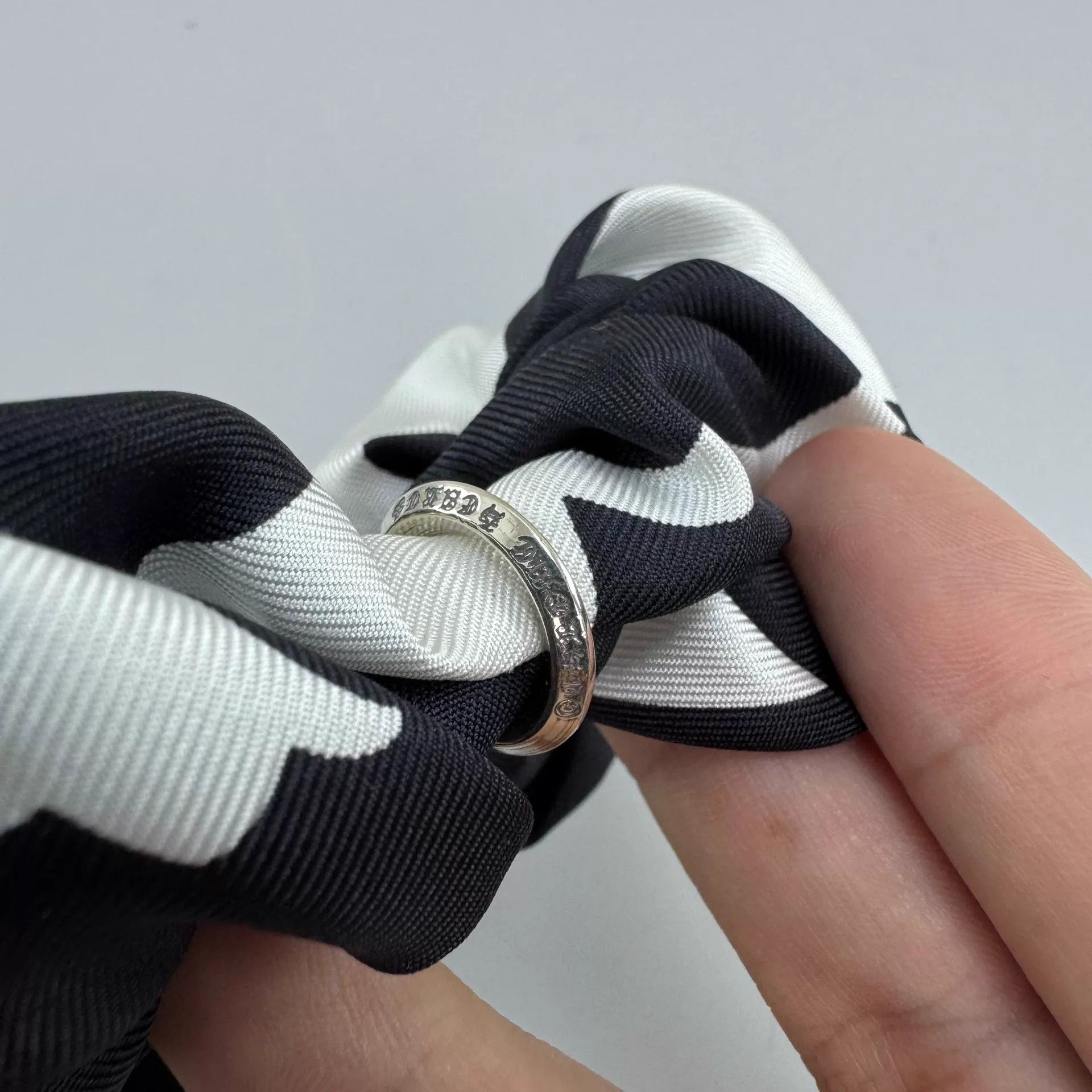 Chrome Hearts Chrome Hearts New Black & White Print Hair Tie One Size Size ONE SIZE - 5 Thumbnail