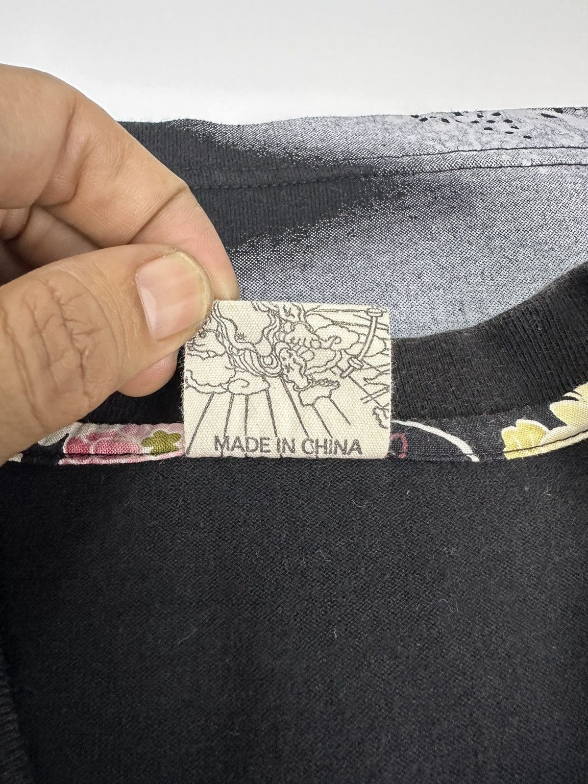 Karakuri Tamashii Vintage Will Pips Koi Fish Japan Sukajan Tshirt A595 Size US L / EU 52-54 / 3 - 10 Thumbnail
