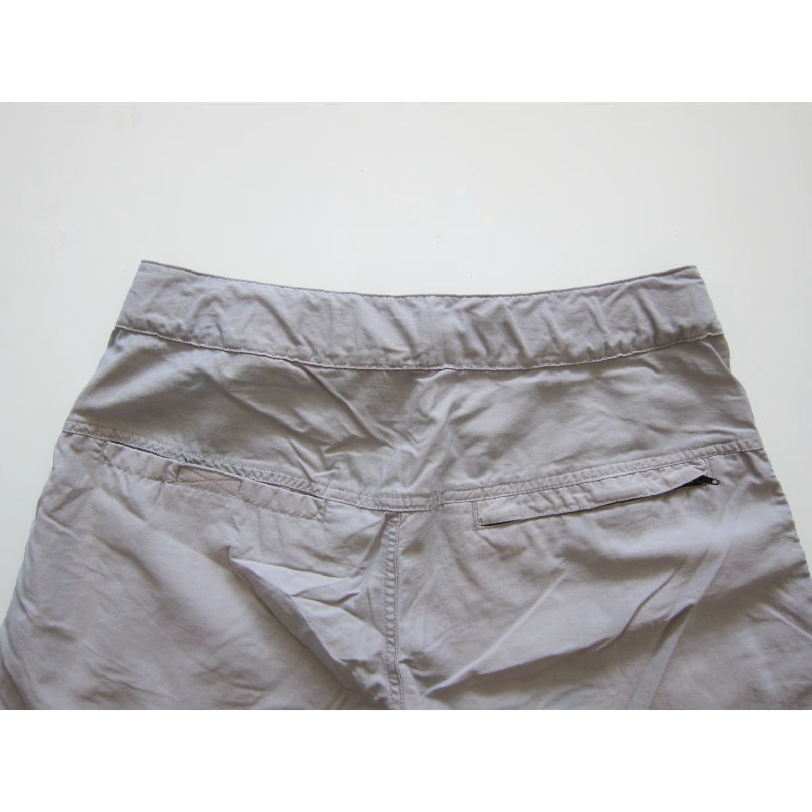 Mountain Hardwear Mountain Hardwear Grey Nylon Pocket High Rise Hike Lightweight Chino Short 8 Womens Regular 30" Waist 12" Rise 5.5" Inseam Gray/Nylon Hiking Shorts Size 30" / US 8 / IT 44 - 4 Thumbnail