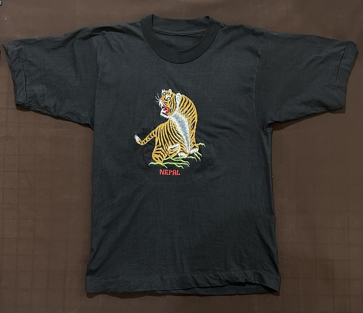 Vintage Vintage Tiger Nepal 90s Tee Size US M / EU 48-50 / 2 - 1 Thumbnail