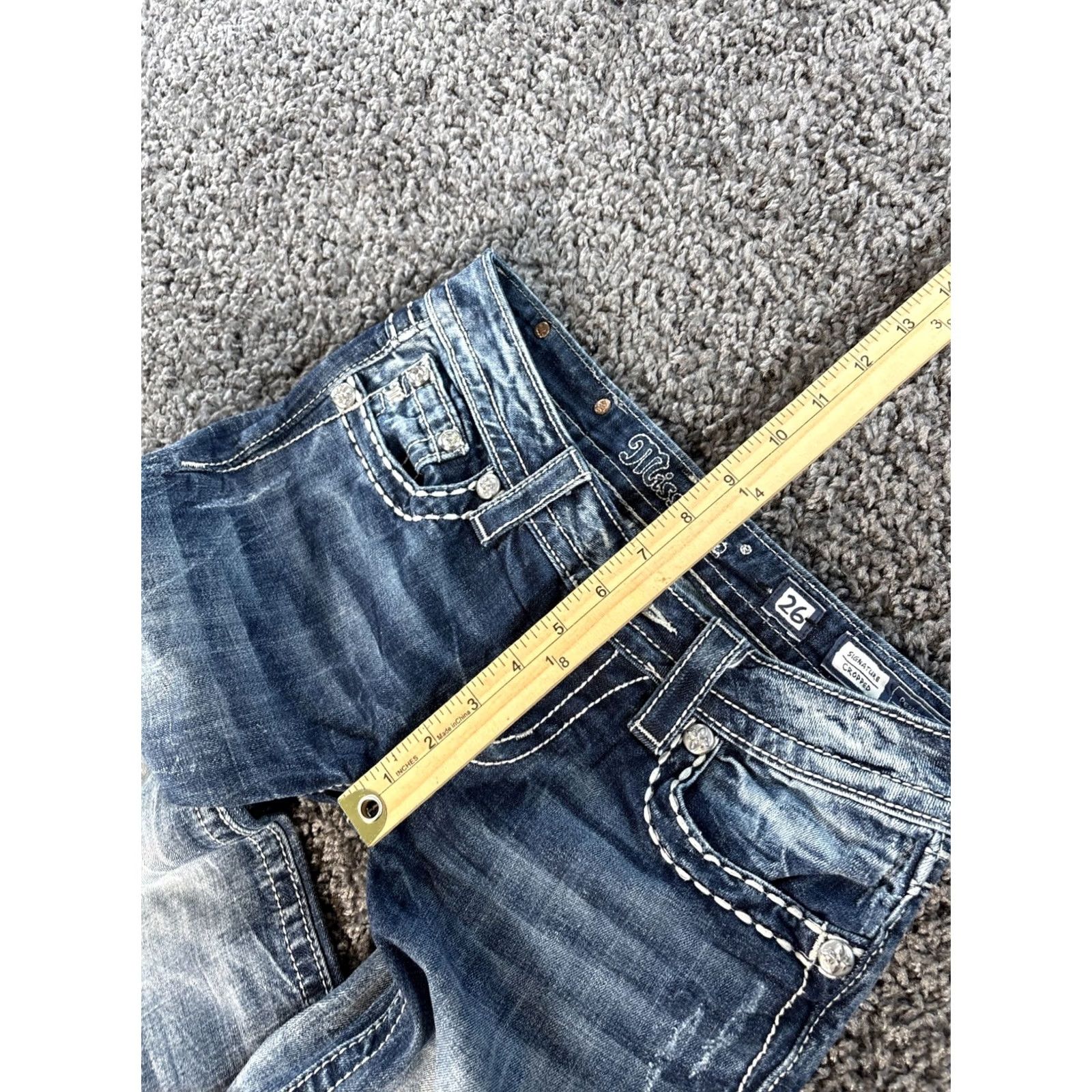 Miss Me VINTAGE Miss Me Signature Capri Jeans Cropped Women 26x22 Low Rise Blue Rhinestone Cropped 26 22 Jeans Mens? Size 26" / US 2 / IT 38 - 7 Thumbnail