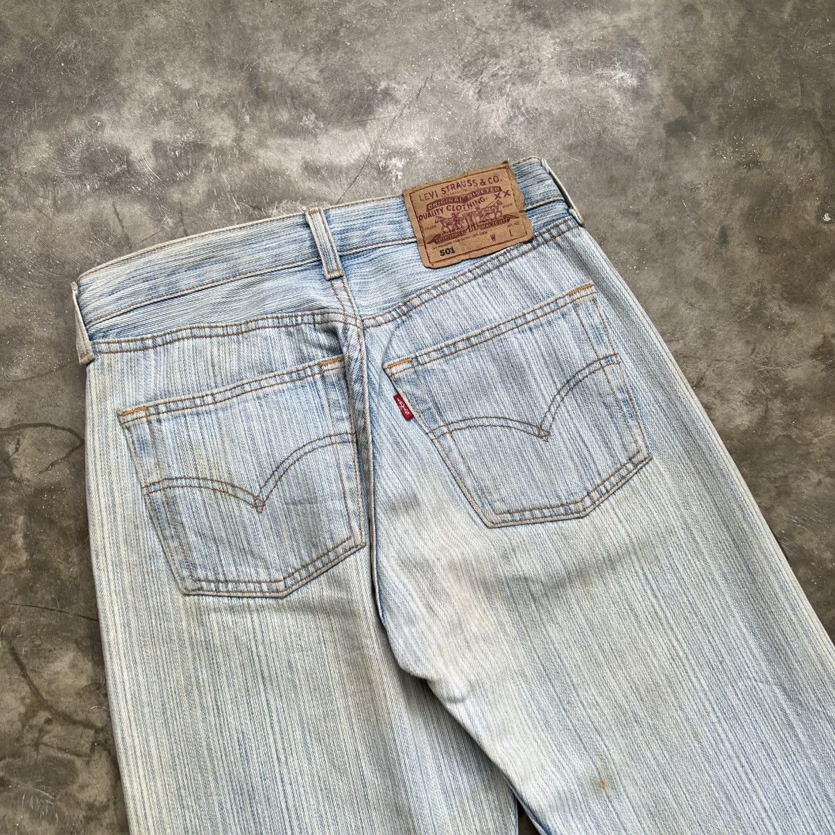 Levi's Vintage Levi’s Light Wash Fade Straight Fit Jeans Size US 27 - 4 Thumbnail