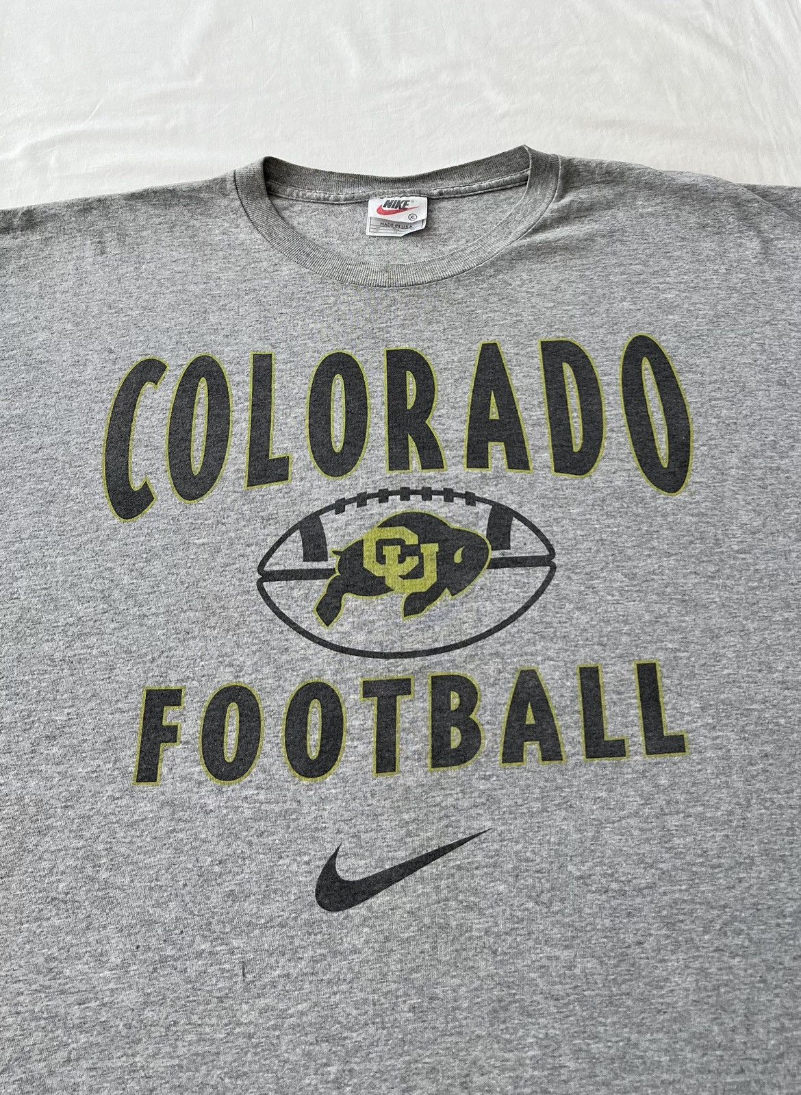 Vintage 90s Nike Colorado Buffaloes Football NCAA T-shirt