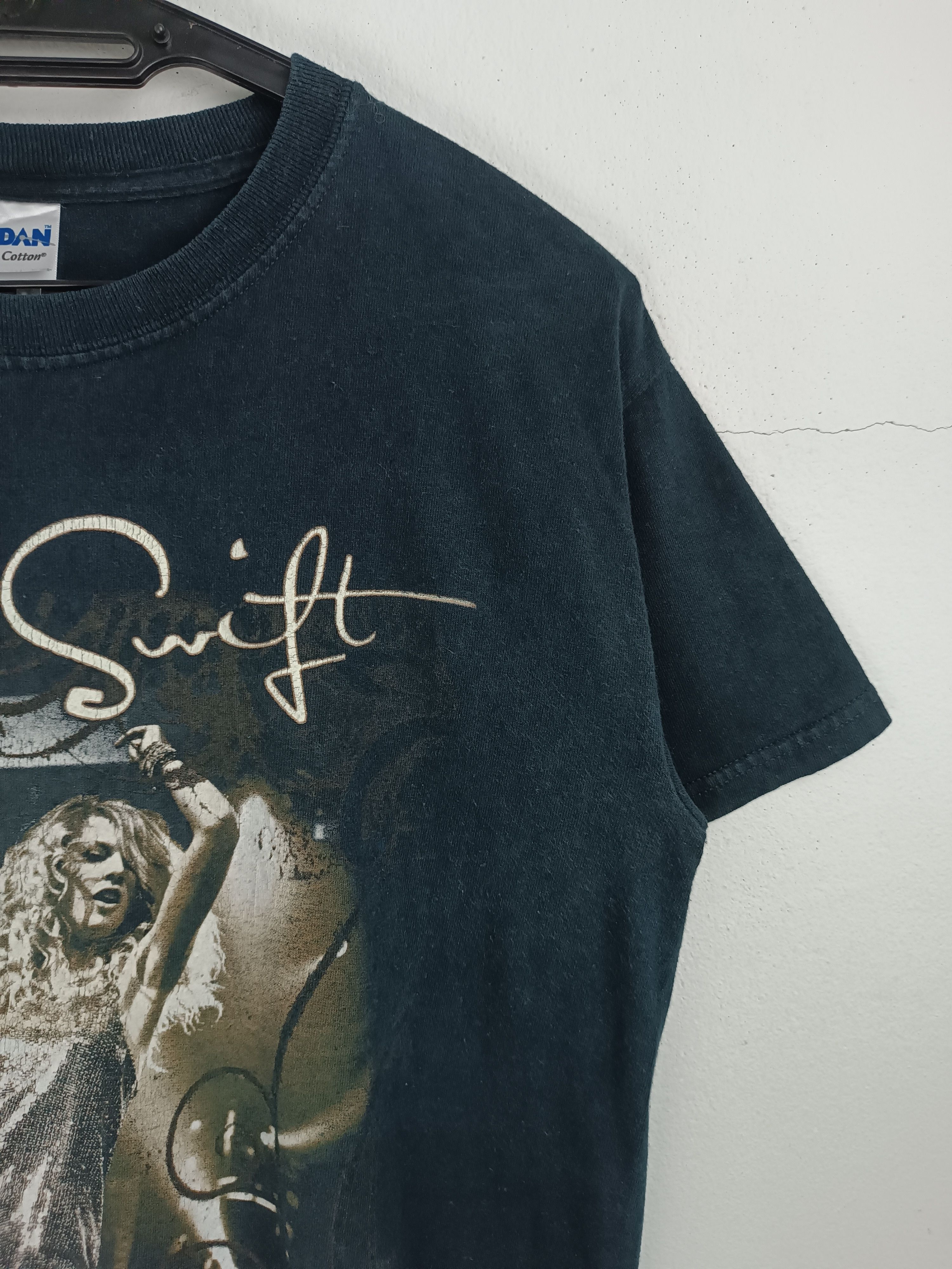 Rap Tees VINTAGE TAYLOR SWIFT TOUR TEE swifties harry styles Size US S / EU 44-46 / 1 - 6 Thumbnail