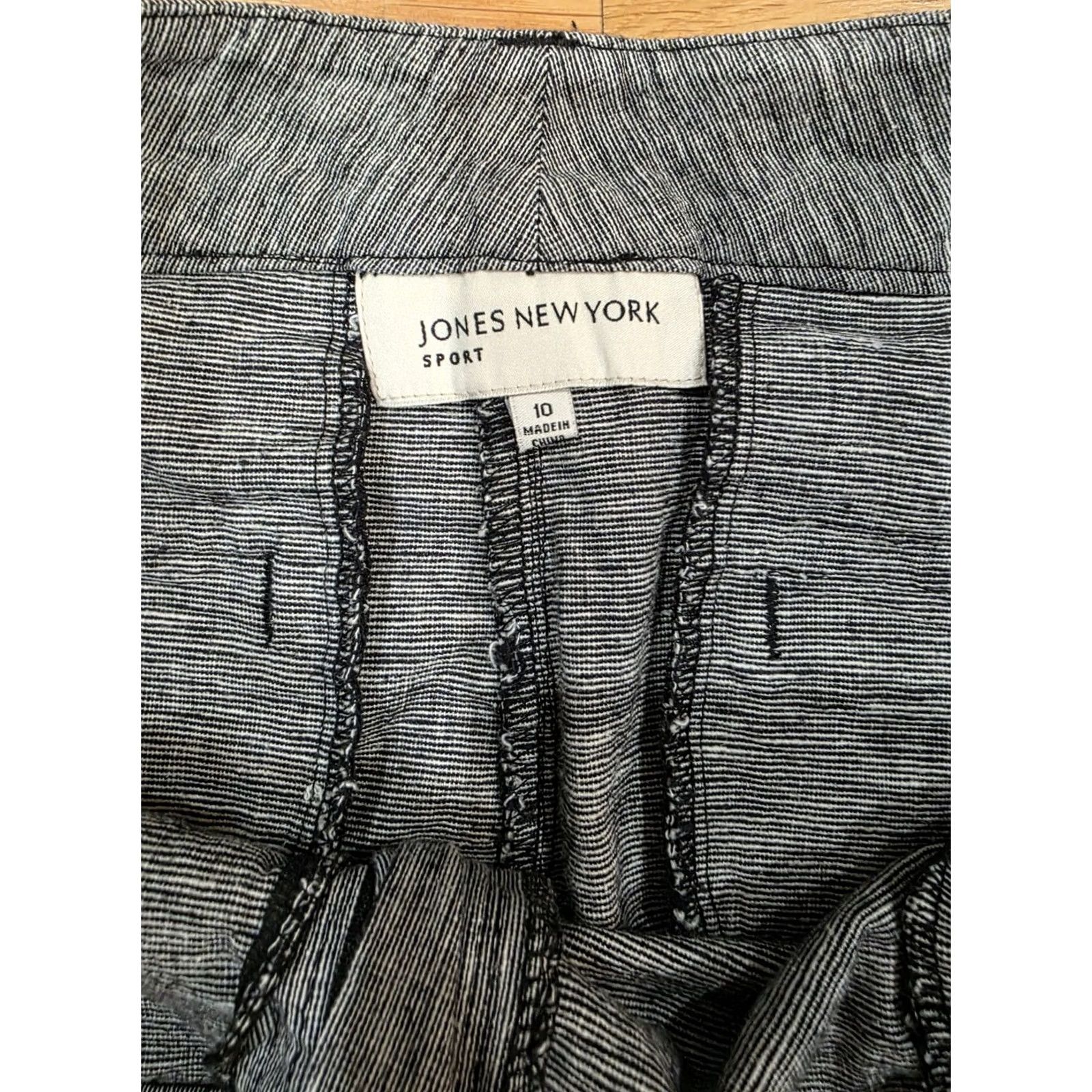 Jones New York Jones New York Women's Bermuda Shorts Black White Stripe Checked Pocket 11in Inseam Size 10 Regular Multicolor Cotton Nylon Spandex Size 24" / US 00 / IT 34 - 4 Thumbnail