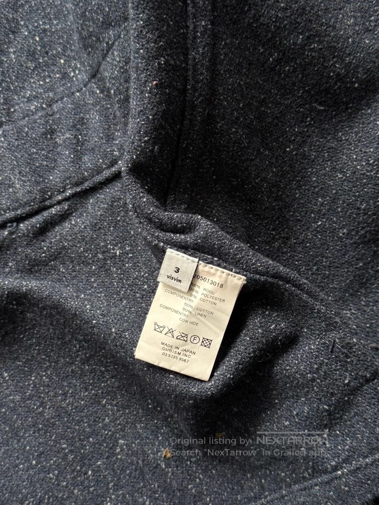 Gray Collared Zip-Up Jacket with Leather Trim - Size L.