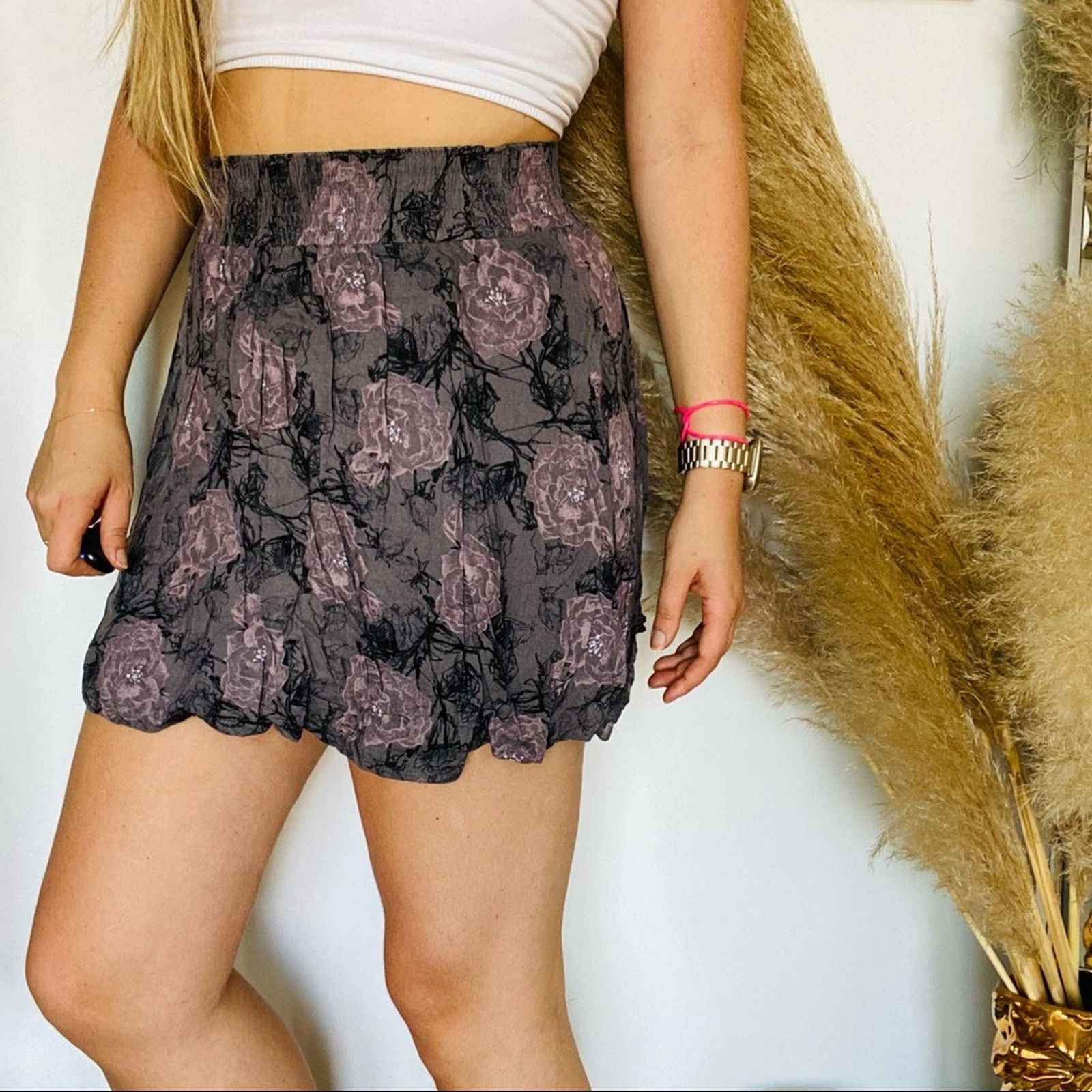 Vintage VINTAGE Y2K Grey Pink Floral Mini Skirt High Or Low Rise Size 30" / US 8 / IT 44 - 3 Thumbnail