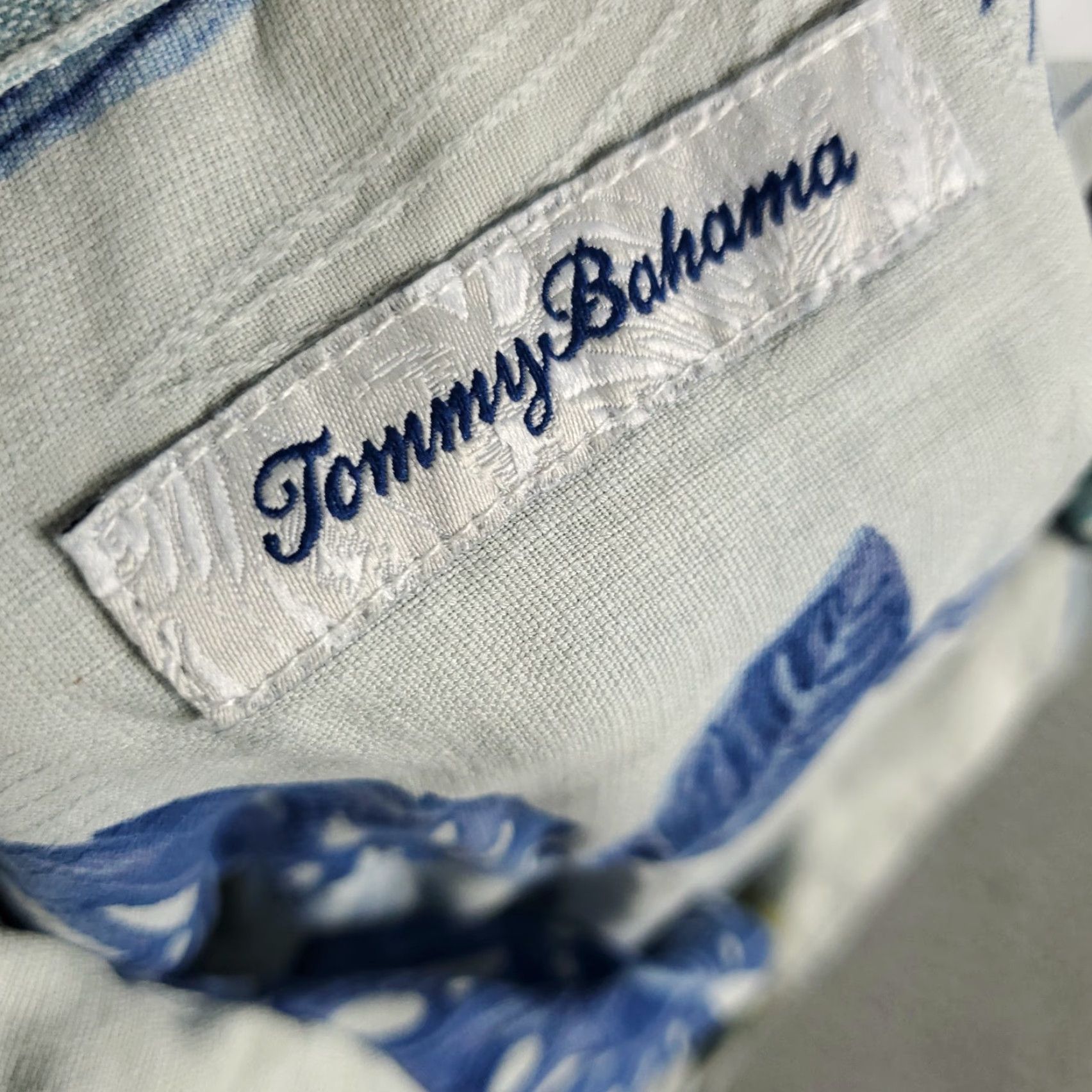 Tommy Bahama Tommy Bahama Shirt Mens M Blue Floral Silk Button-Up Hawaiian Short Sleeve Collared Vintage No? actually Vintage No so skip Size US M / EU 48-50 / 2 - 8 Thumbnail