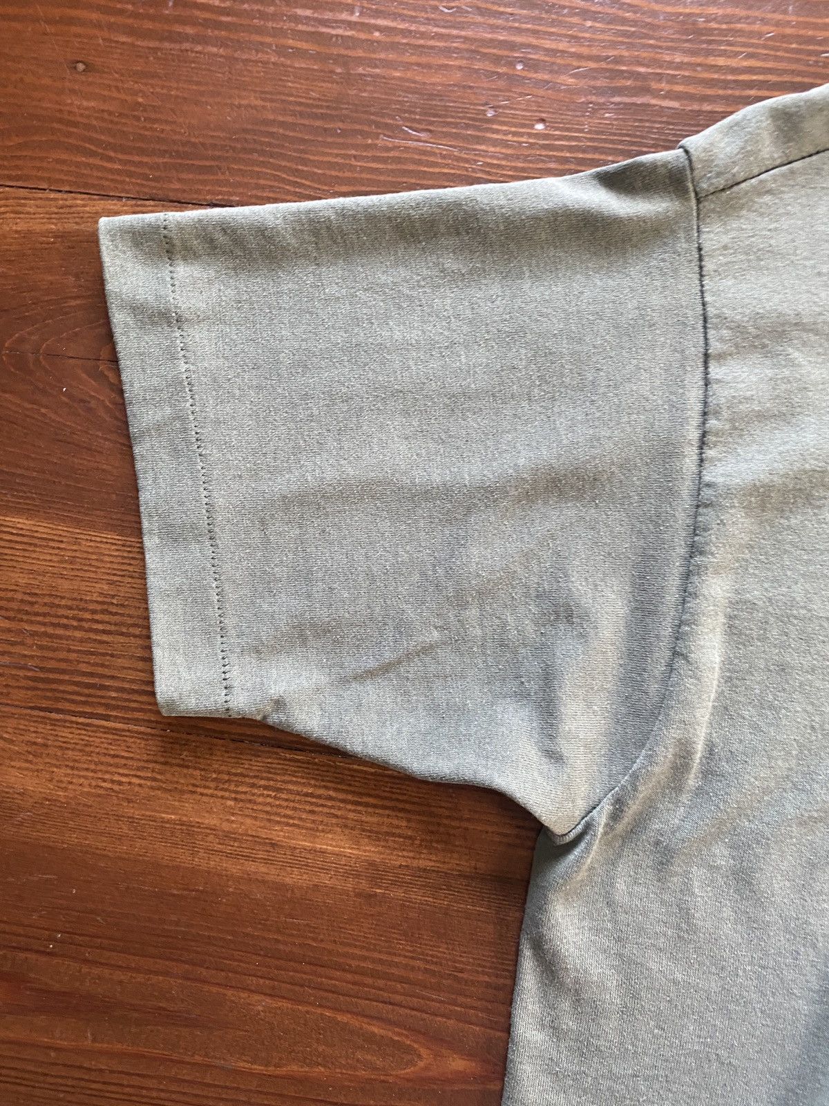 Fruit Of The Loom Vintage 90’s Old Jail Single Stitch Army Green Tee Size US L / EU 52-54 / 3 - 13 Thumbnail