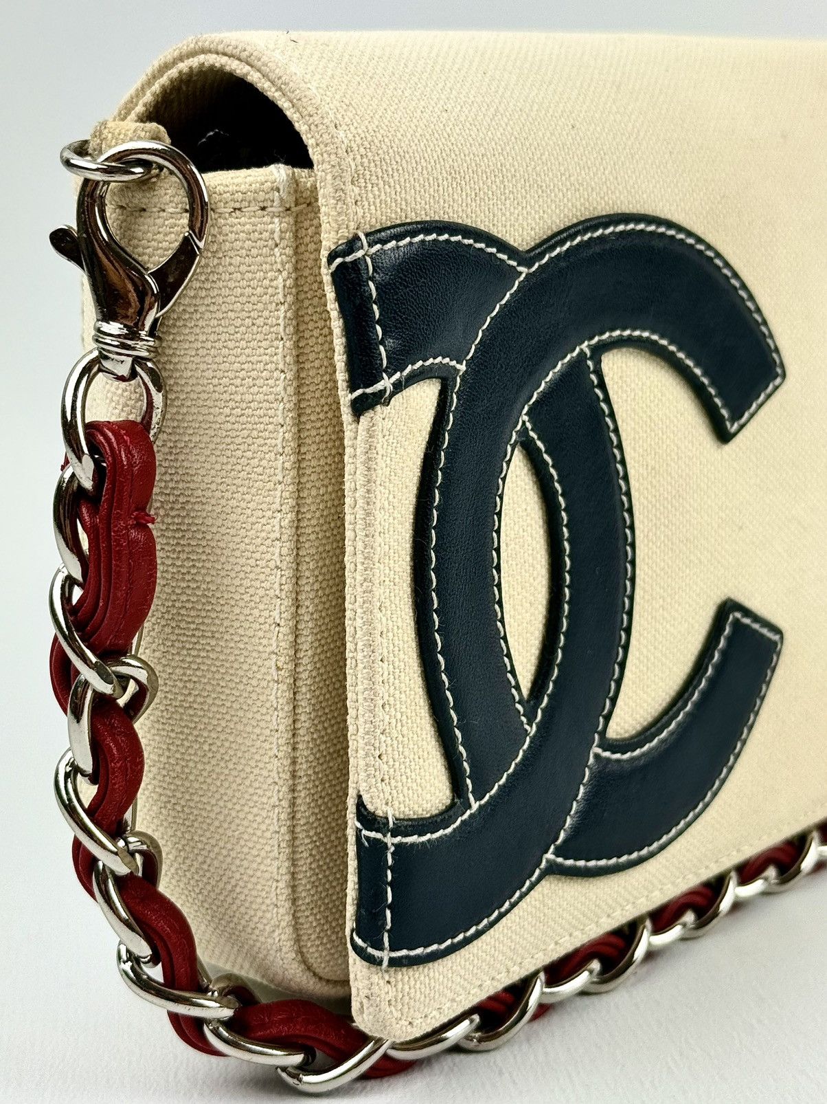 Chanel Chanel - 2002 - CC - No.5 - East - West - Chain Flap Size ONE SIZE - 9 Thumbnail
