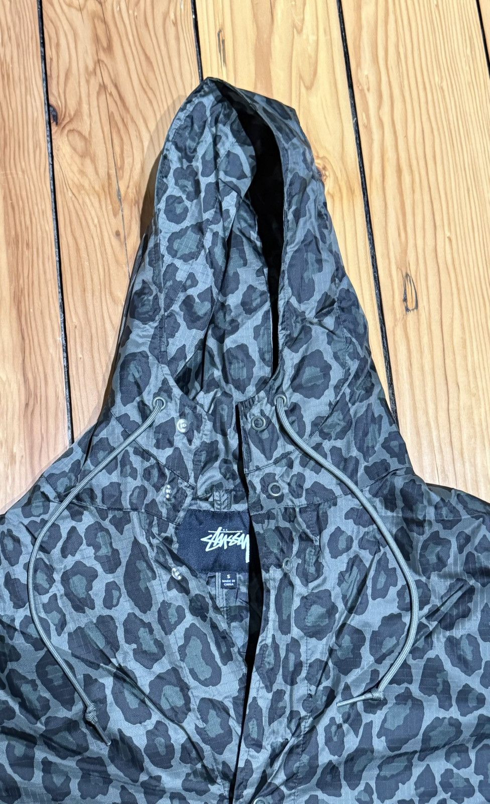Stussy Stussy Olive Cheetah Light Rain Jacket Sz S (Runs as Large) Size US S / EU 44-46 / 1 - 2 Thumbnail