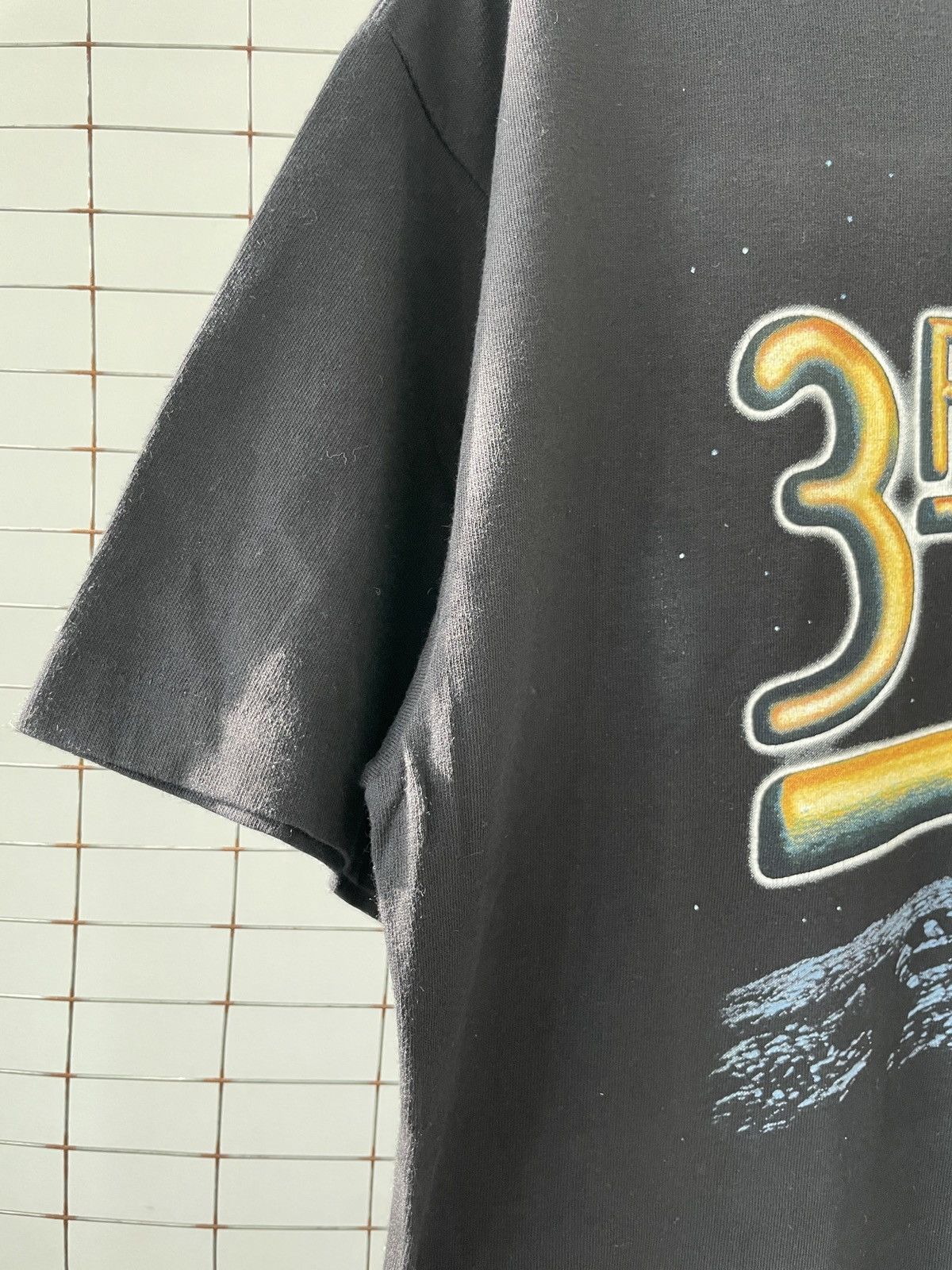 Vintage Vintage 3rd Rock From The Sun T-Shirt Size US XL / EU 56 / 4 - 7 Thumbnail
