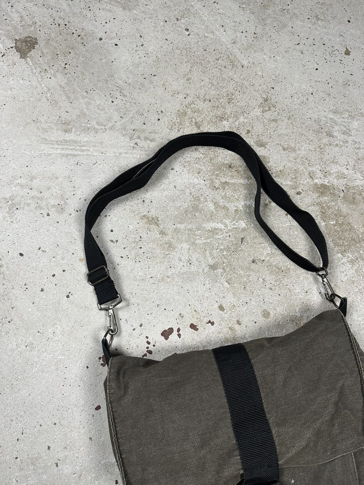 Japanese Brand Vintage Y2K Brown Military Style Messenger Bag Crossbody Size ONE SIZE - 6 Thumbnail