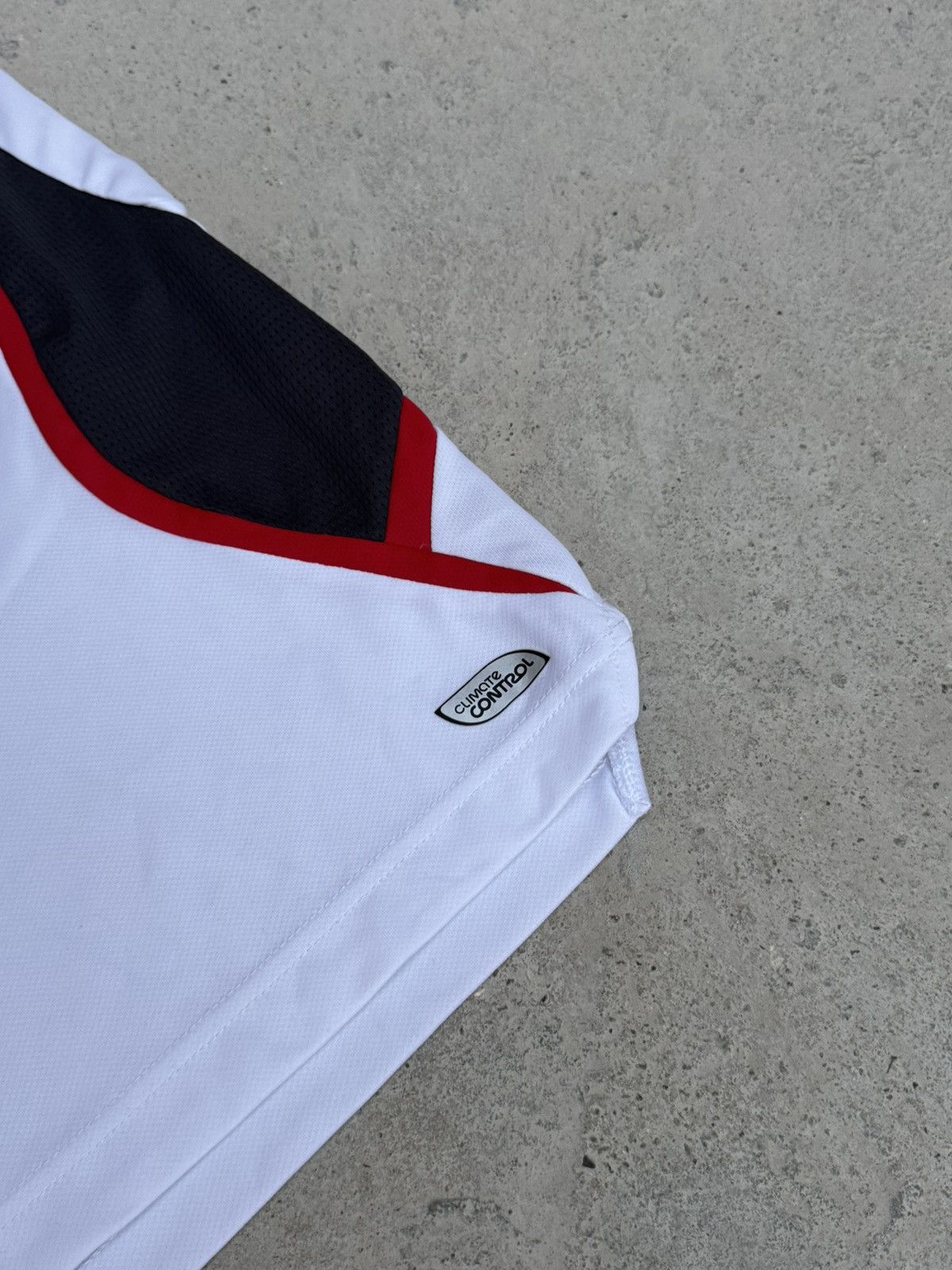 Umbro RARE UMBRO OLIMPIQUE LYONNAIS JERSEY BIG LOGO Size US M / EU 48-50 / 2 - 10 Thumbnail