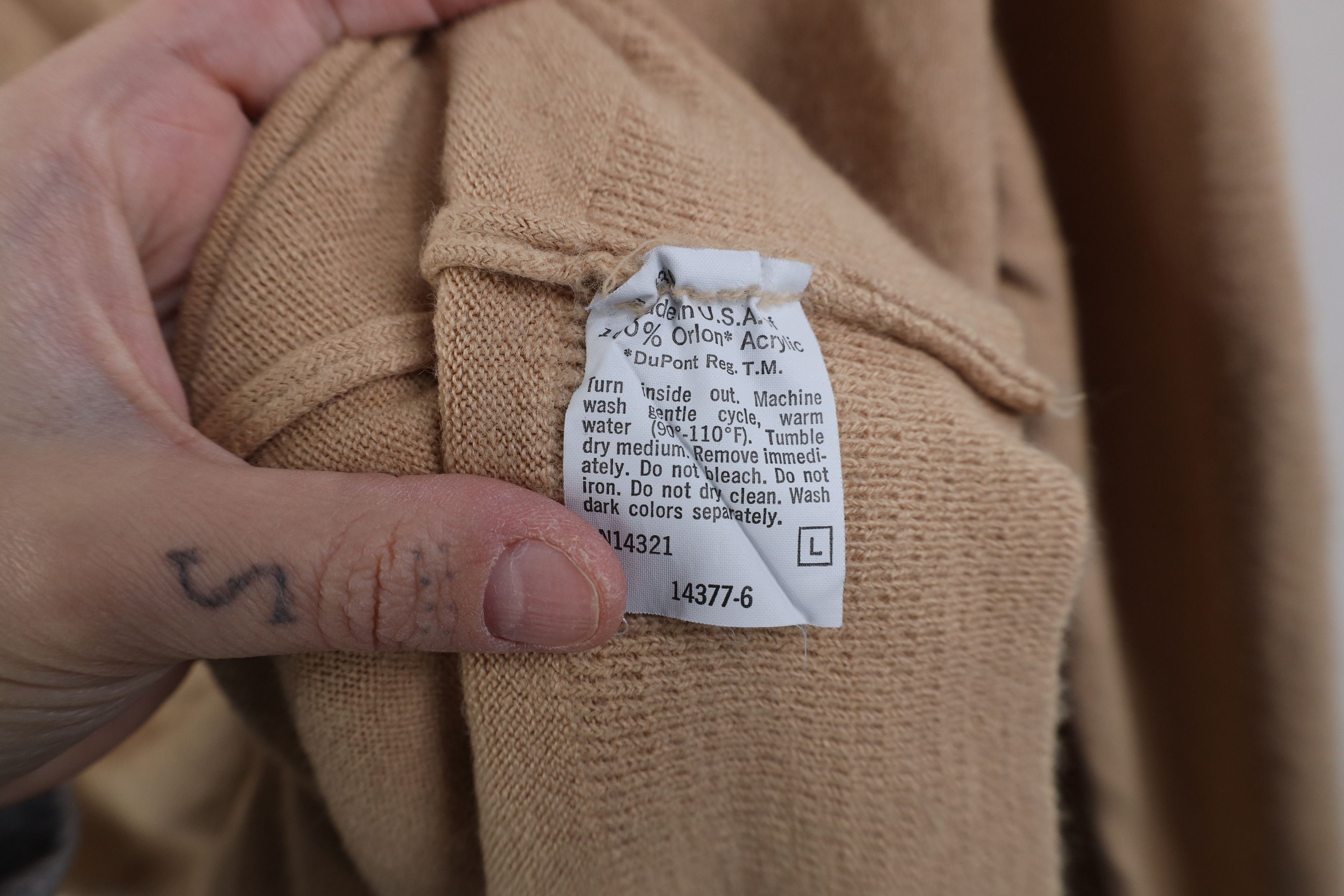 Vintage Vintage 70s Streetwear Soft Knit Cardigan Sweater Khaki USA Size US L / EU 52-54 / 3 - 10 Thumbnail
