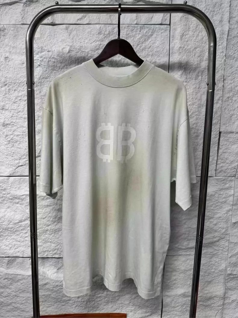 Balenciaga Balenciaga 24 New Bitcoin Short Sleeves Size US L / EU 52-54 / 3 - 1 Thumbnail