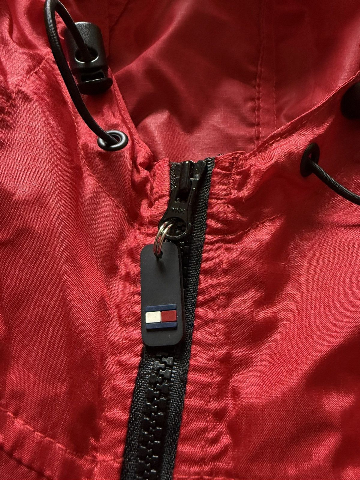 Tommy Hilfiger Vintage Tommy Hilfiger Red Windbreaker Jacket Size M Size US M / EU 48-50 / 2 - 6 Thumbnail