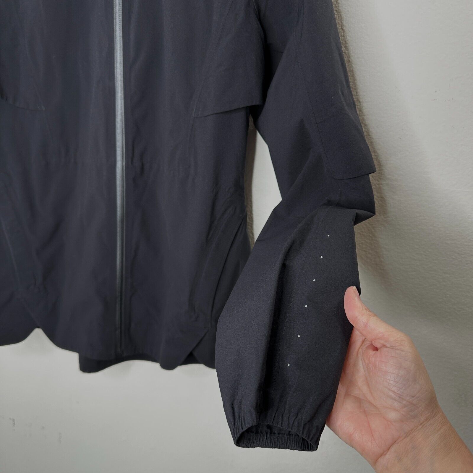 Lululemon RARE Lululemon Black 2017 Whistler Ambassador Summit Jacket Size S / US 4 / IT 40 - 3 Thumbnail