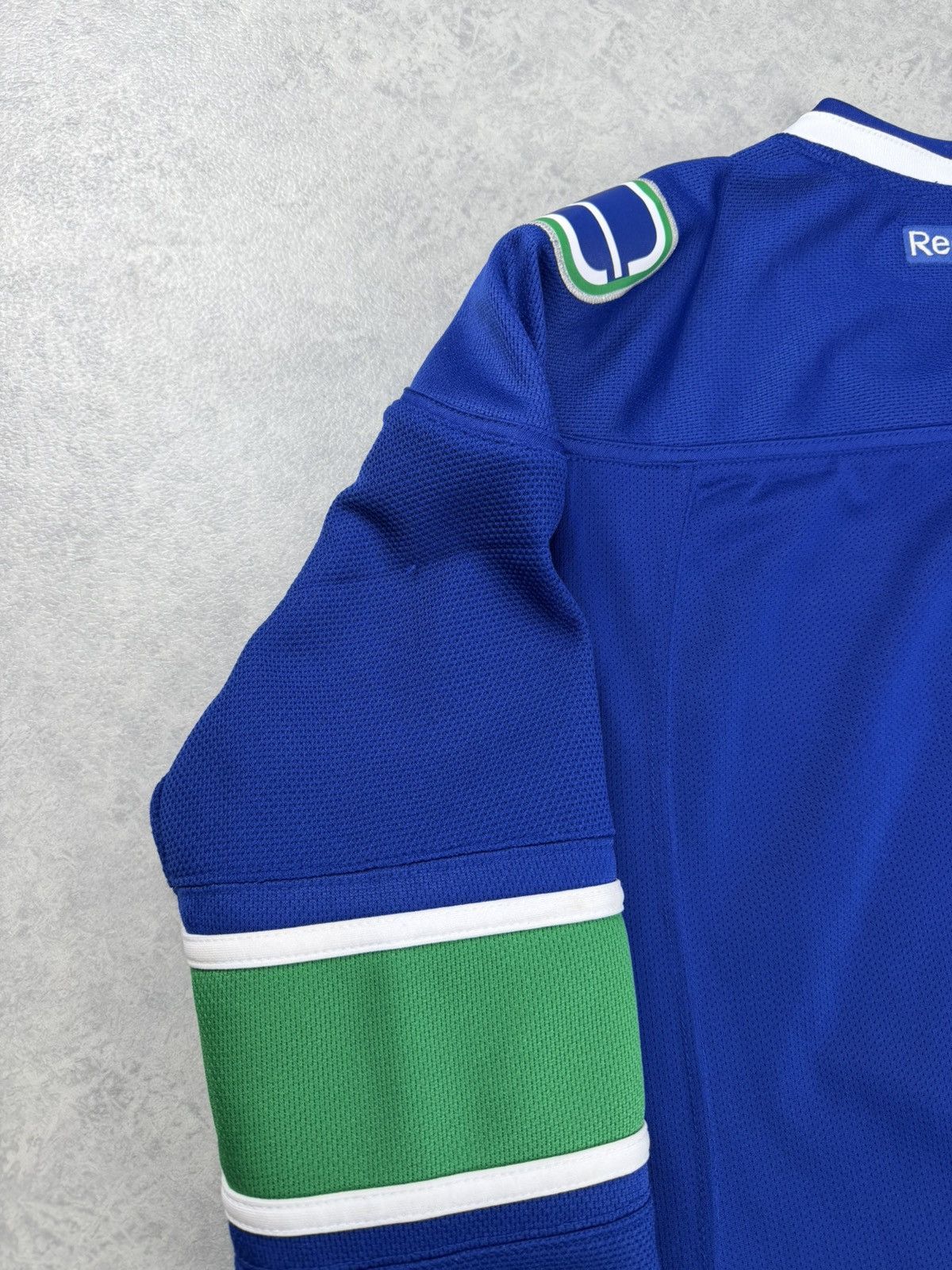NHL Reebok NHL Vancouver Canucks Hockey Jersey Womens M Size M / US 6-8 / IT 42-44 - 13 Thumbnail