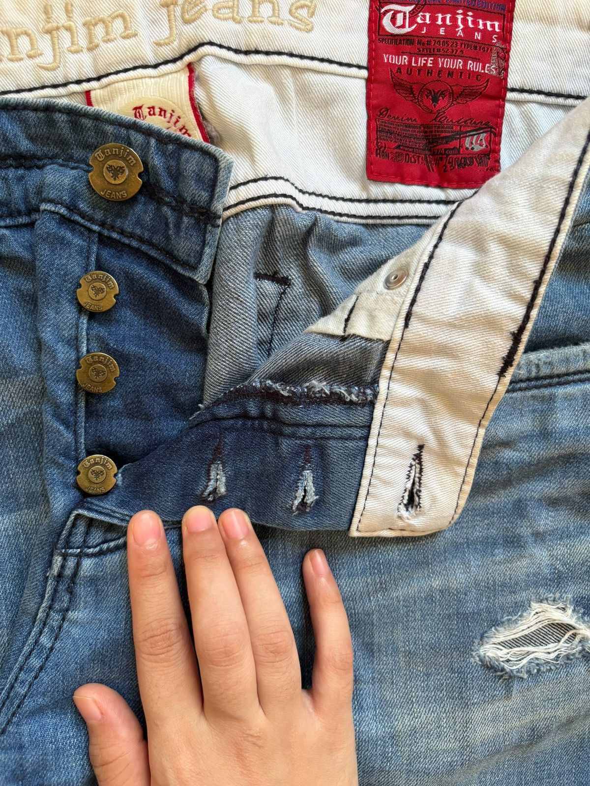 Japanese Brand Vintage Japanese Brand Blue Wash Ripped Loose Jeans Size US 34 / EU 50 - 3 Thumbnail