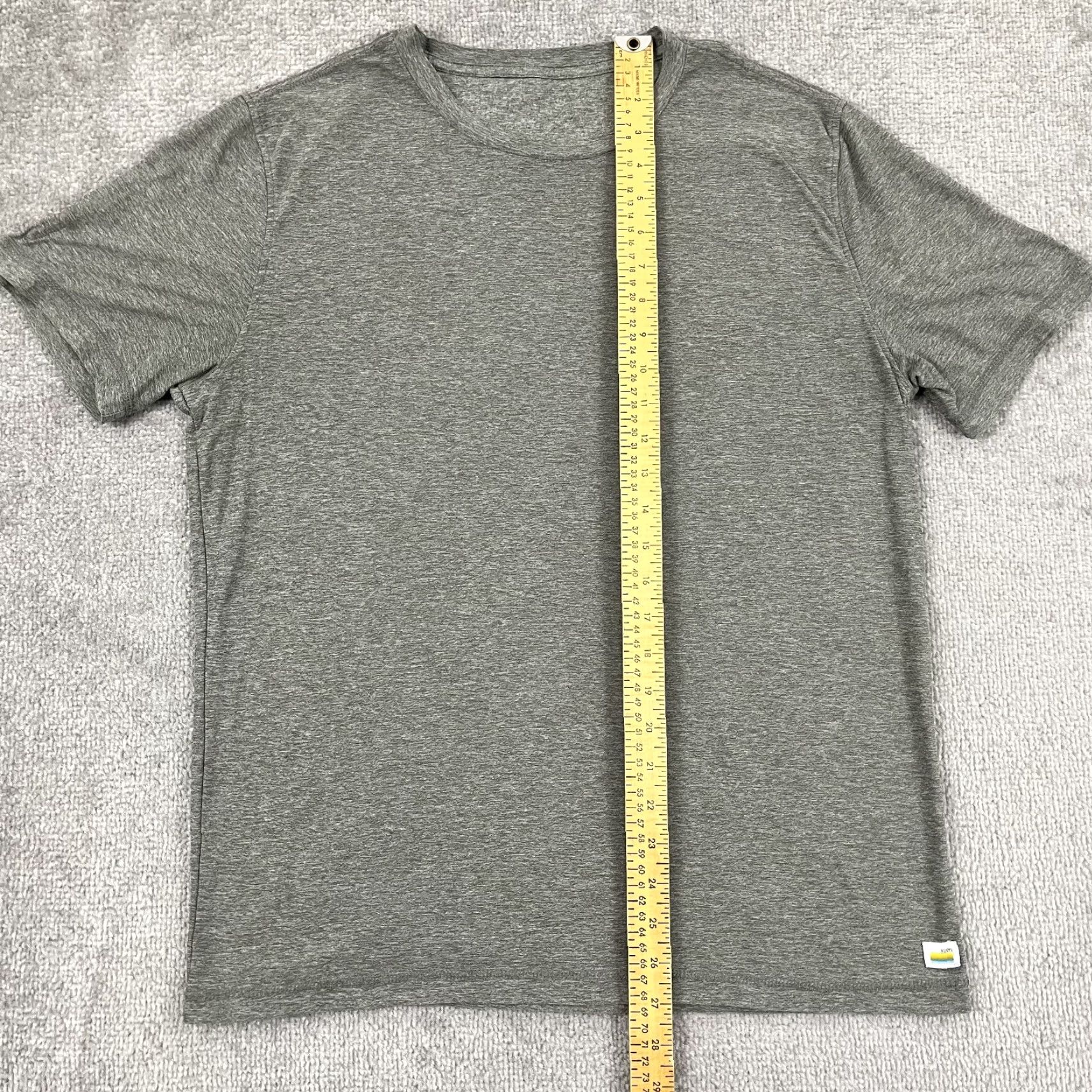 Vuori Vuori Strato Tech Shirt Mens Large Gray Performance Active Fitness Gym Short Sleeve Logo Vintage: No Size US L / EU 52-54 / 3 - 3 Thumbnail