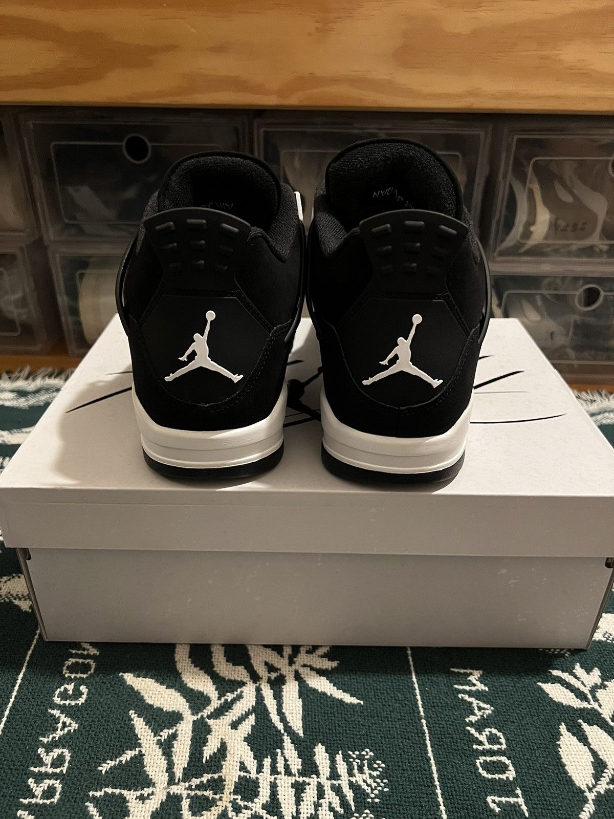 Jordan Brand × Nike White Thunder Jordan 4 Size US 10 / EU 43 - 4 Thumbnail