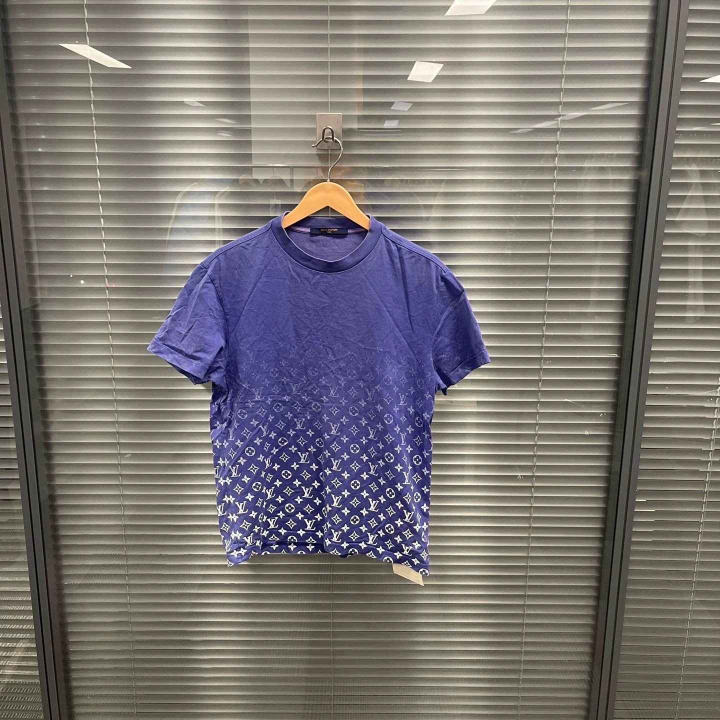 Louis Vuitton Purple Gradient Pattern Short-Sleeve T-Shirt Size US S / EU 44-46 / 1 - 1 Thumbnail