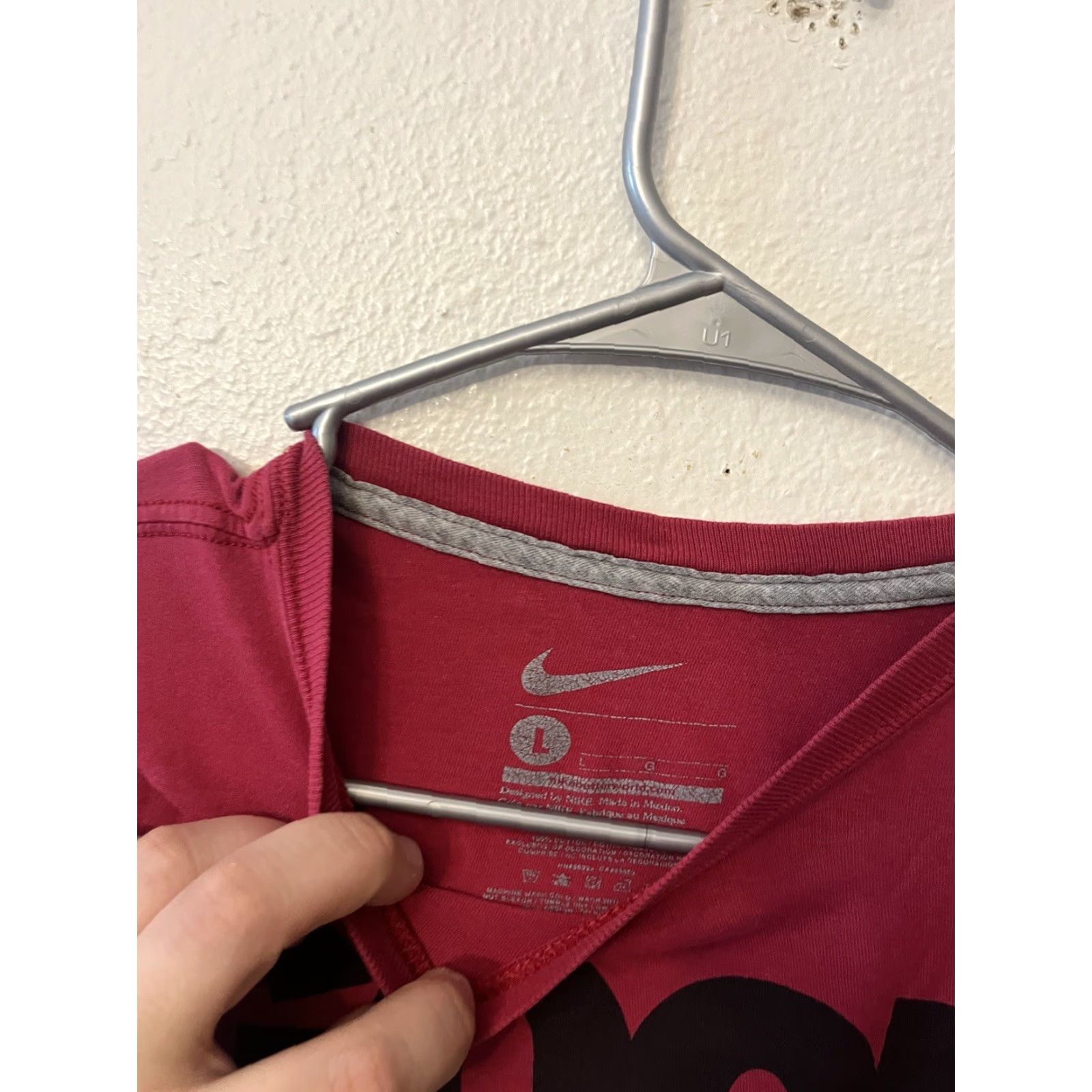Nike Nike Dri Fit Mens Graphic T Shirt L Short Sleeve Regular Fit Red Vintage Moistu re Wicking N/A? Size US L / EU 52-54 / 3 - 3 Thumbnail