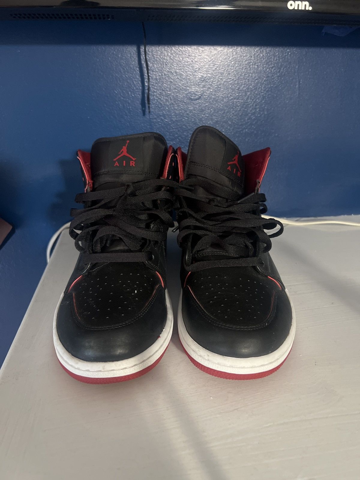 Jordan Brand Jordan 1 Retro Mid Black Red White Size US 13 / EU 46 - 5 Thumbnail