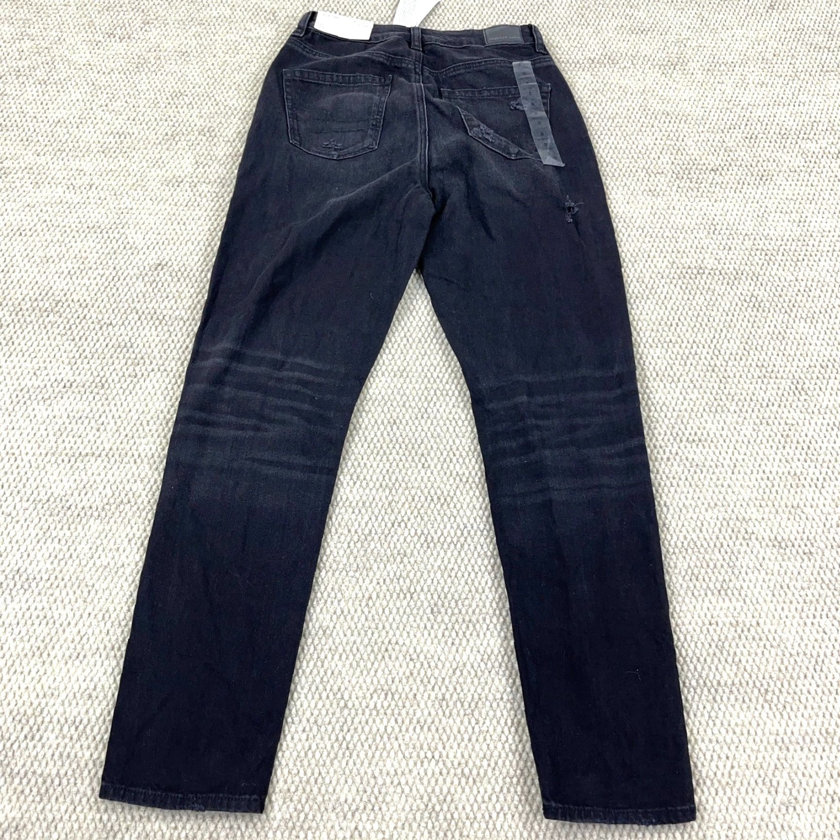 American Eagle Outfitters American Eagle Jeans Women 0 Black Mom Jean High Rise Distressed Denim Baggy 5-Pocket Style Mom Jean Womens 80s 90s Grunge Retro Rockabilly Steampunk Size 25" / US 0 / IT 36 - 2 Thumbnail