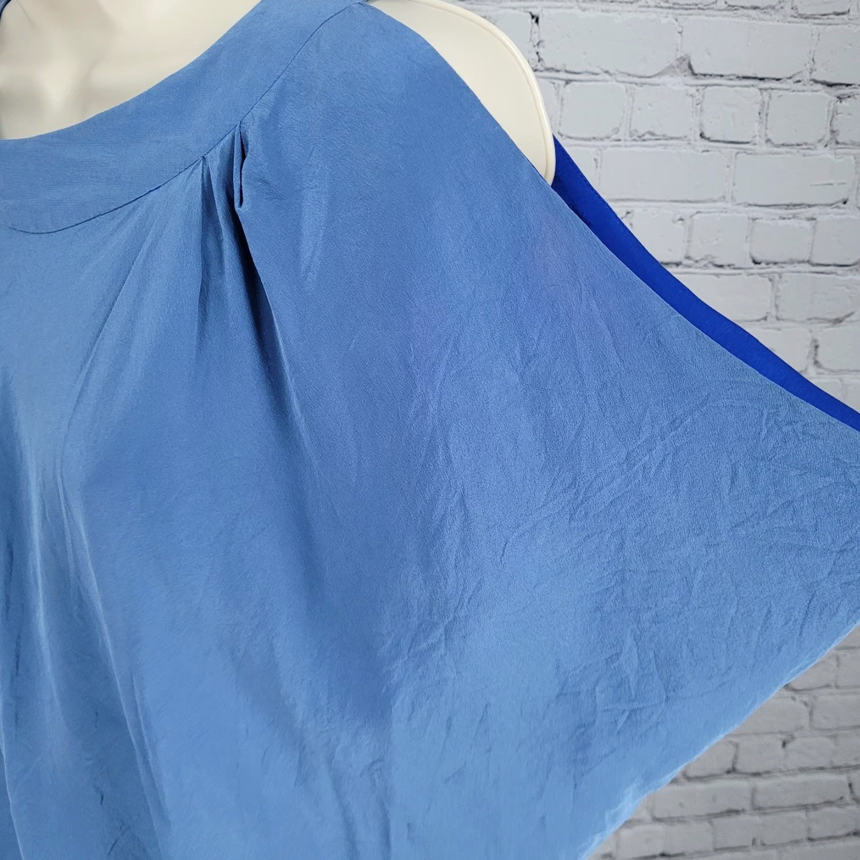 Bebe bebe Blouse Sleeveless Cold Shoulder Open Back 100% Silk Lightweight Blue M Top Shirt Womens Regular Size Medium Size M / US 6-8 / IT 42-44 - 6 Thumbnail