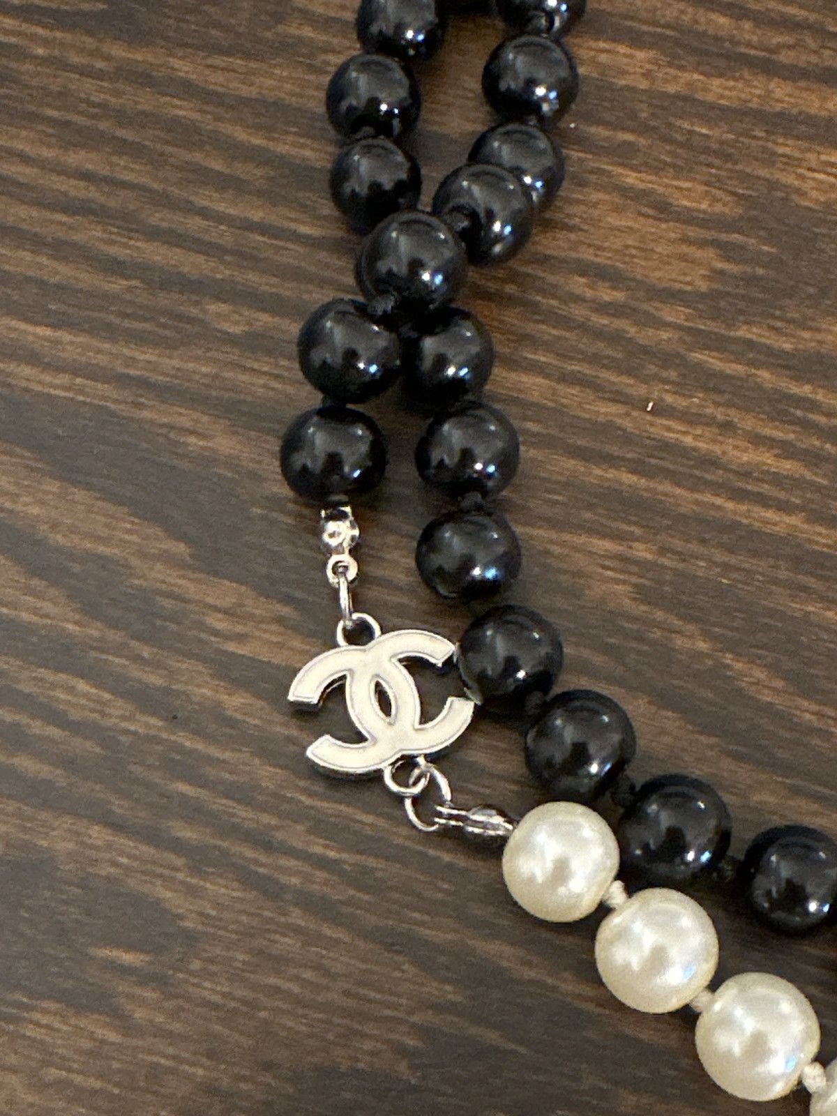 Chanel Chanel Black and White Enamel Pearl Strand Size ONE SIZE - 5 Thumbnail