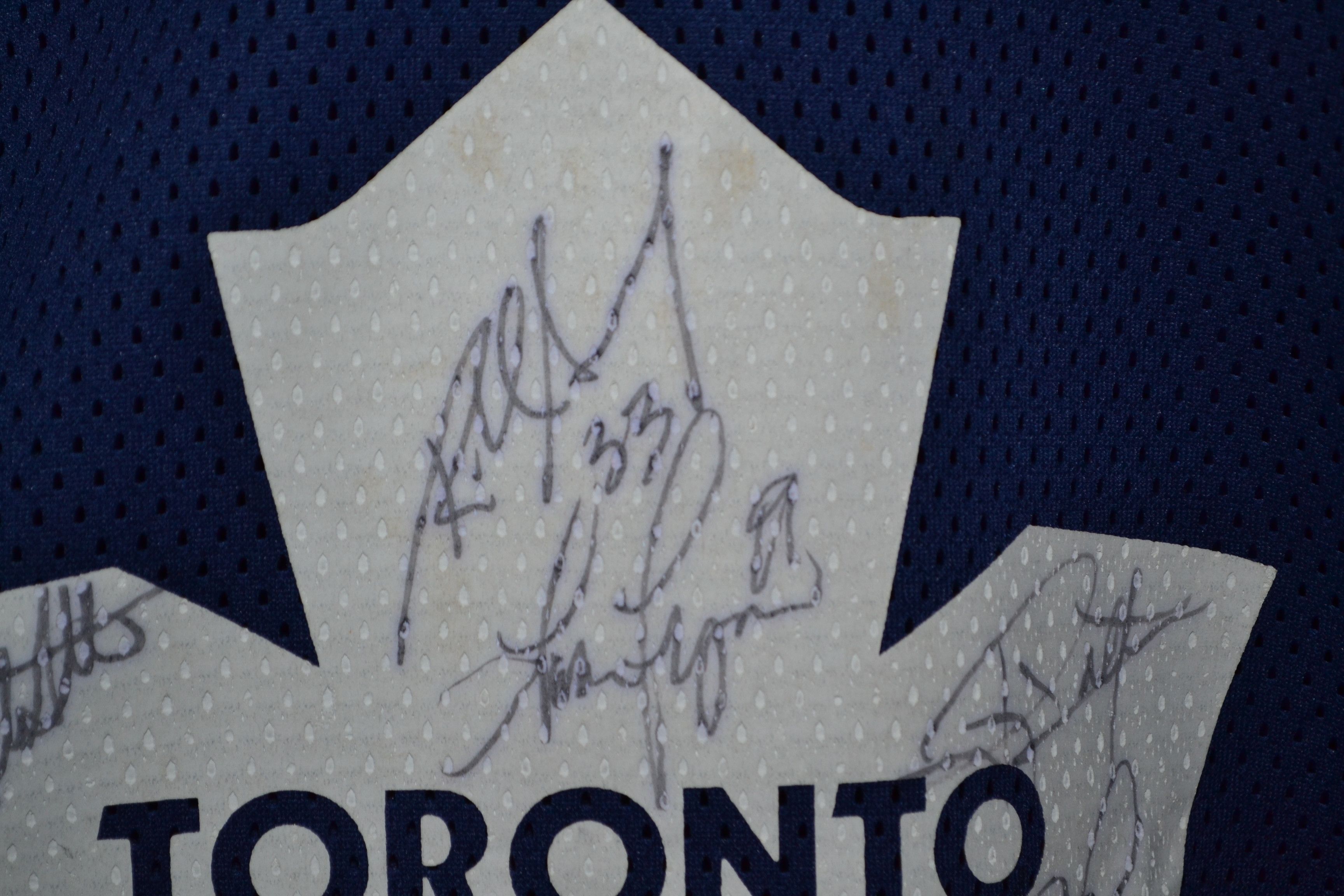 Other Toronto Maple Leafs Practice Jersey L Simplex Signed Canada Size US L / EU 52-54 / 3 - 5 Thumbnail