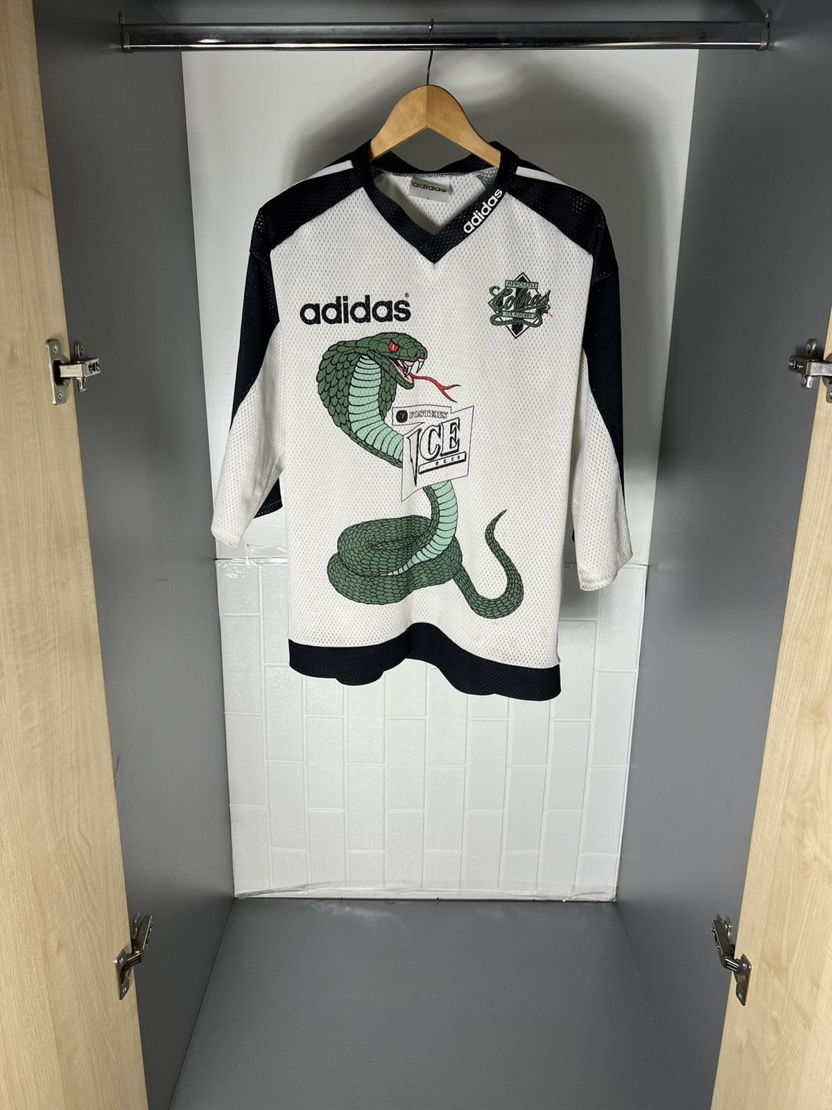 Adidas VINTAGE ADIDAS NEW CASTLE UNITED HOCKEY RETRO JERSEY Y2K 90s Size US S / EU 44-46 / 1 - 1 Thumbnail