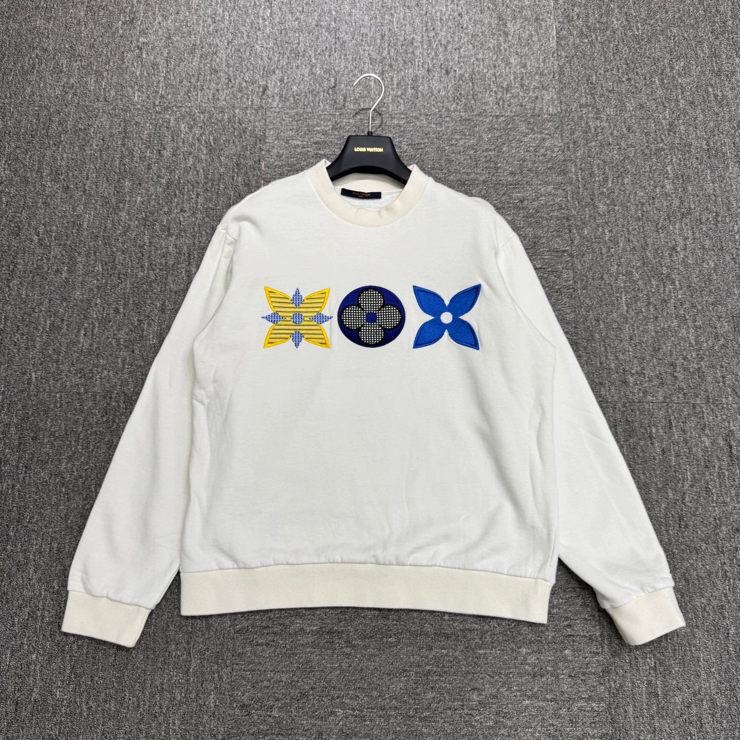 Louis Vuitton LV Embroidered Monogram Flower Sweatshirt M Size US M / EU 48-50 / 2 - 1 Thumbnail