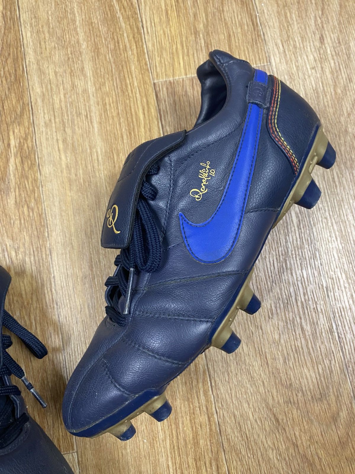 Vintage Vintage Rare Nike Tiempo R10 Ronaldinho Football Cleats Size US 7 / EU 40 - 6 Thumbnail