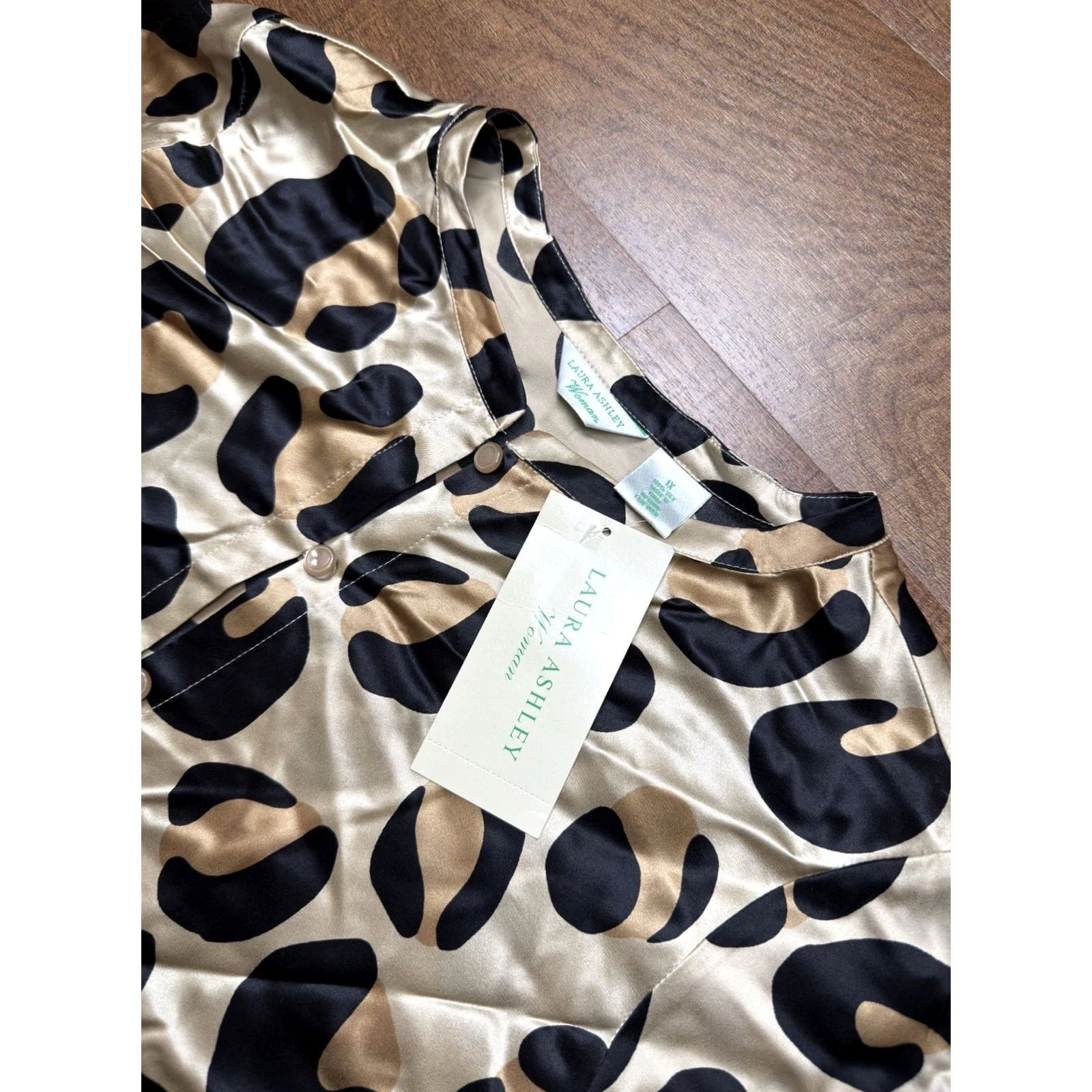 Laura Ashley NWT Laura Ashley Silk Leopard Print Button Blouse Top 1X Women’s Blouse Tunic Buttoned Embroidered Leopard Theme Multicolor Silk 100% NWT Size XL / US 12-14 / IT 48-50 - 4 Thumbnail