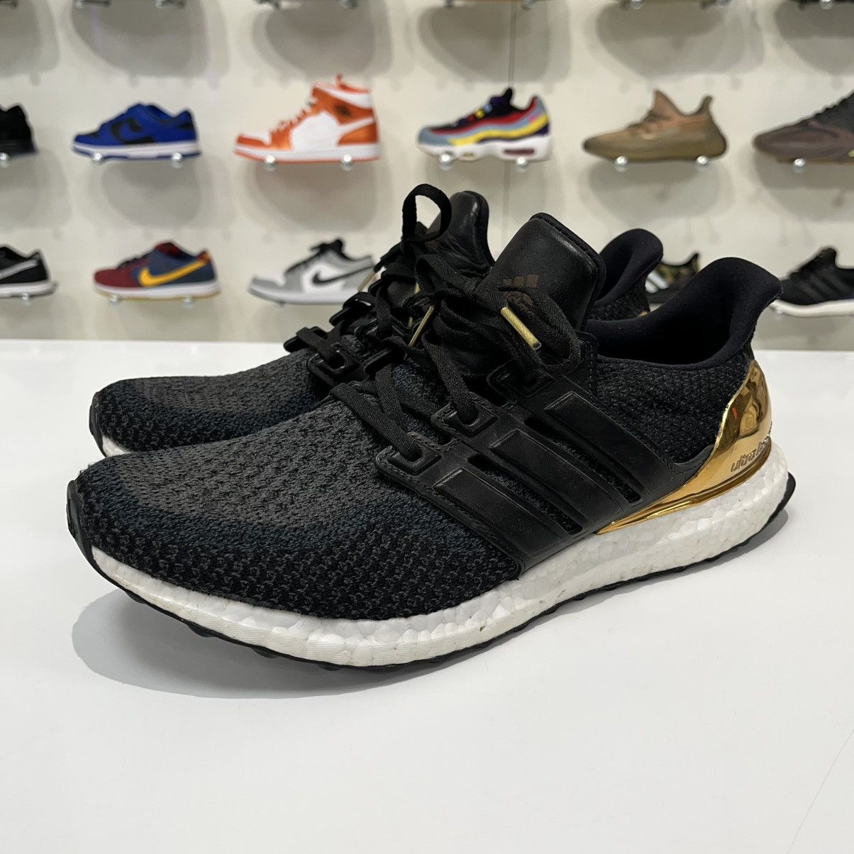 Adidas Adidas Ultra Boost 2.0 Gold Medal Size US 11 / EU 44 - 2 Thumbnail
