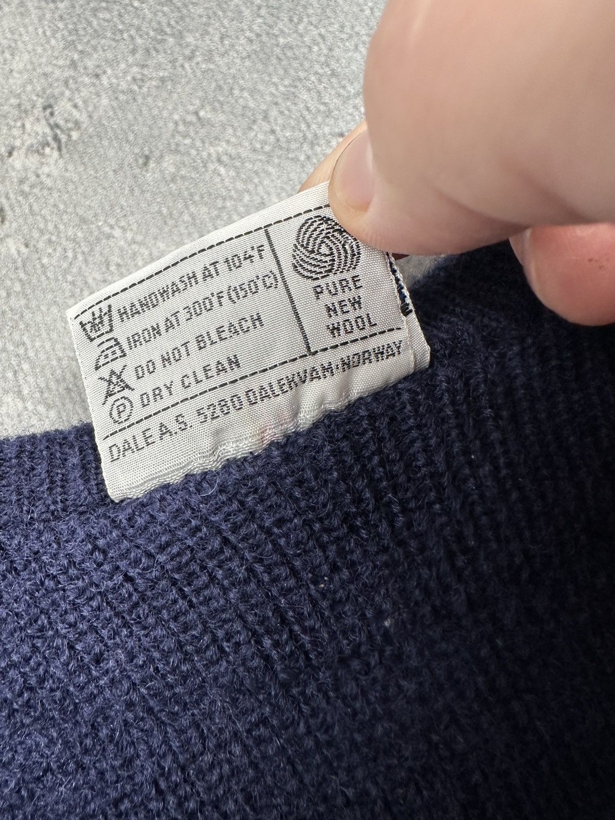 Dale Of Norway Vintage Dale of Norway Chawo Wool Sweater V-Neck Navy 80s Size US M / EU 48-50 / 2 - 4 Thumbnail