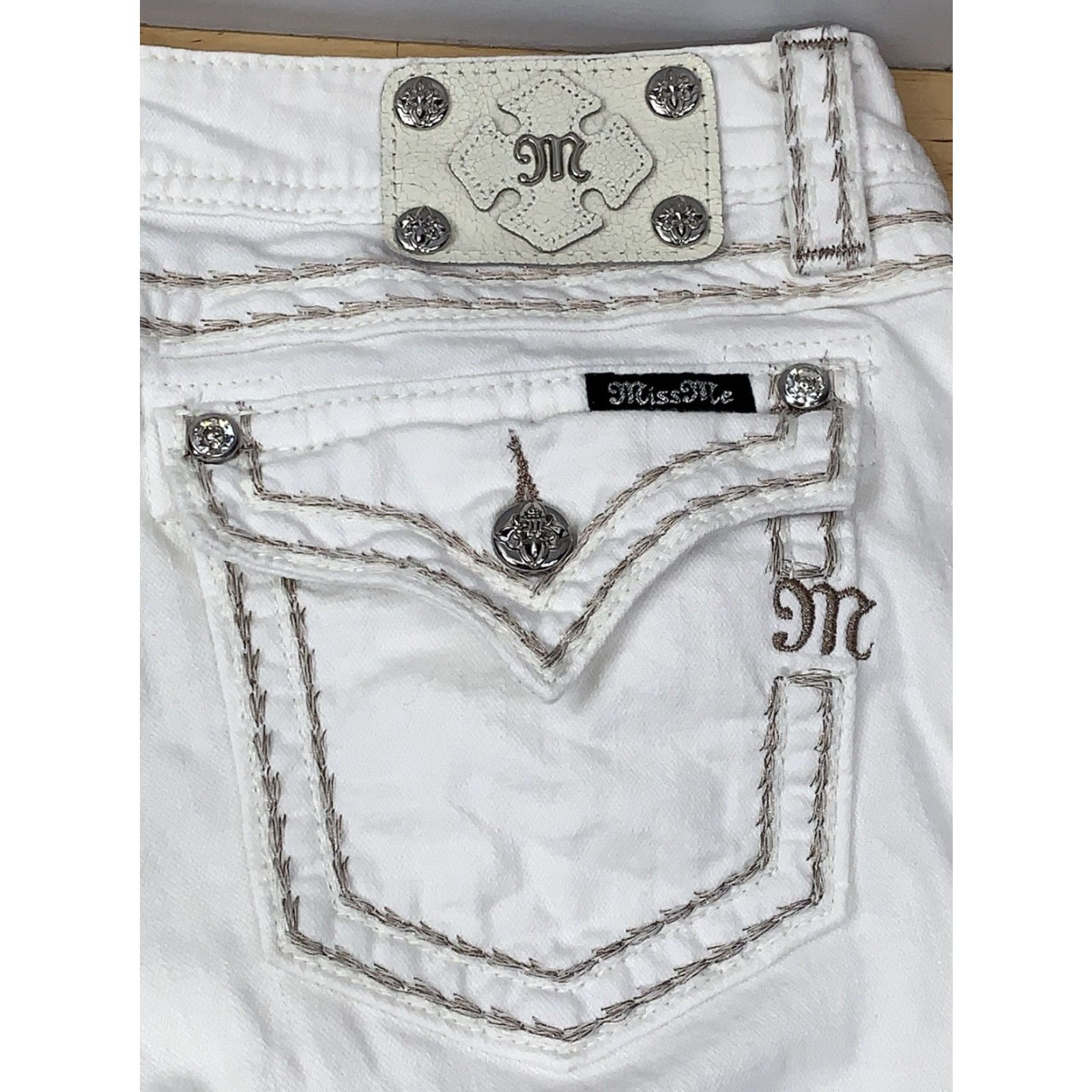 Vintage Miss Mw Signature Cuffed Capri Jeans Womens 31 White Inseam 23" Regular 31 Miss Mw Signature Cuffed Jeans White 31 Womens Capri JN Size 24" / US 00 / IT 34 - 7 Thumbnail