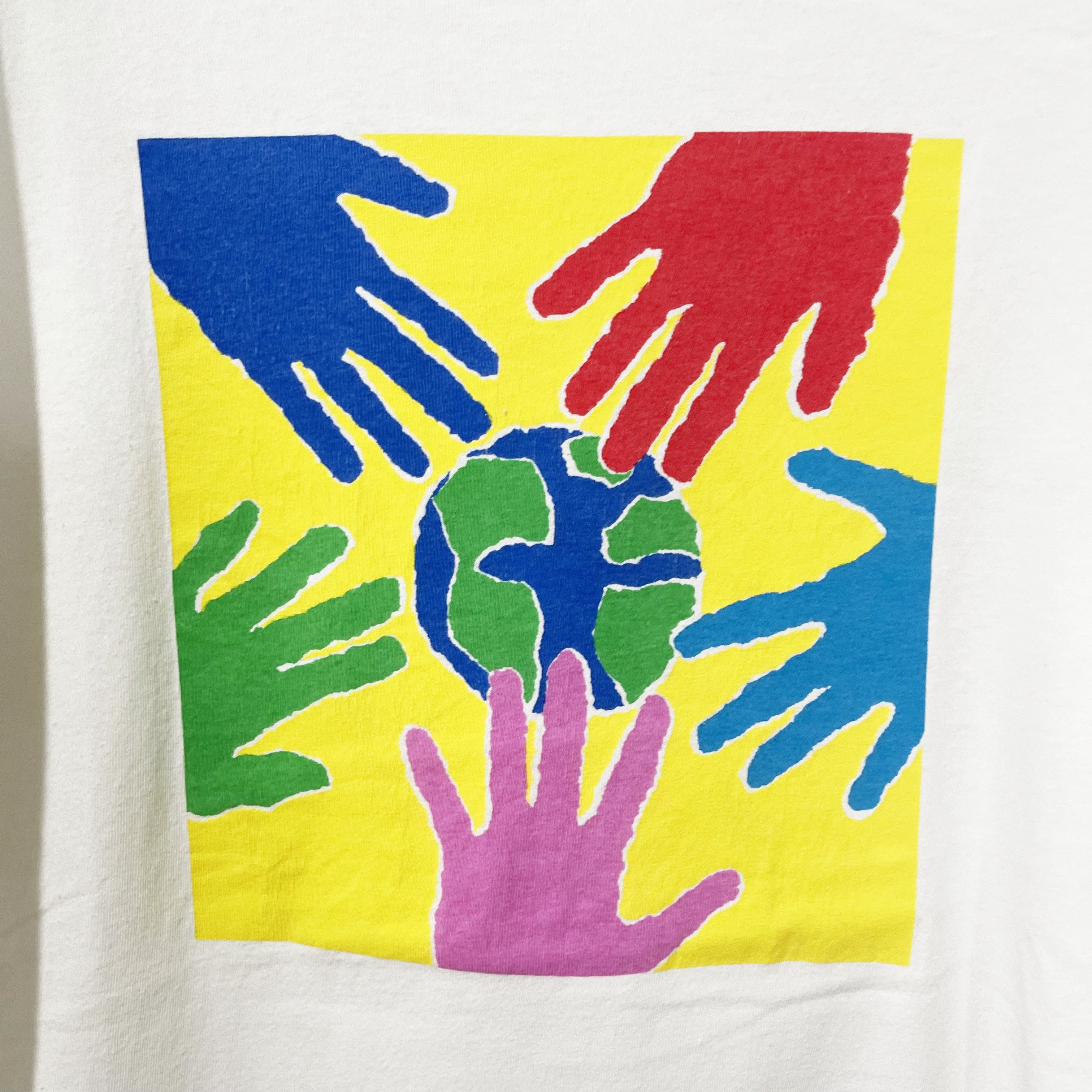 Vintage Vintage 90s Hanes “Hands Around the Earth” Promo T-Shirt Size US L / EU 52-54 / 3 - 2 Thumbnail