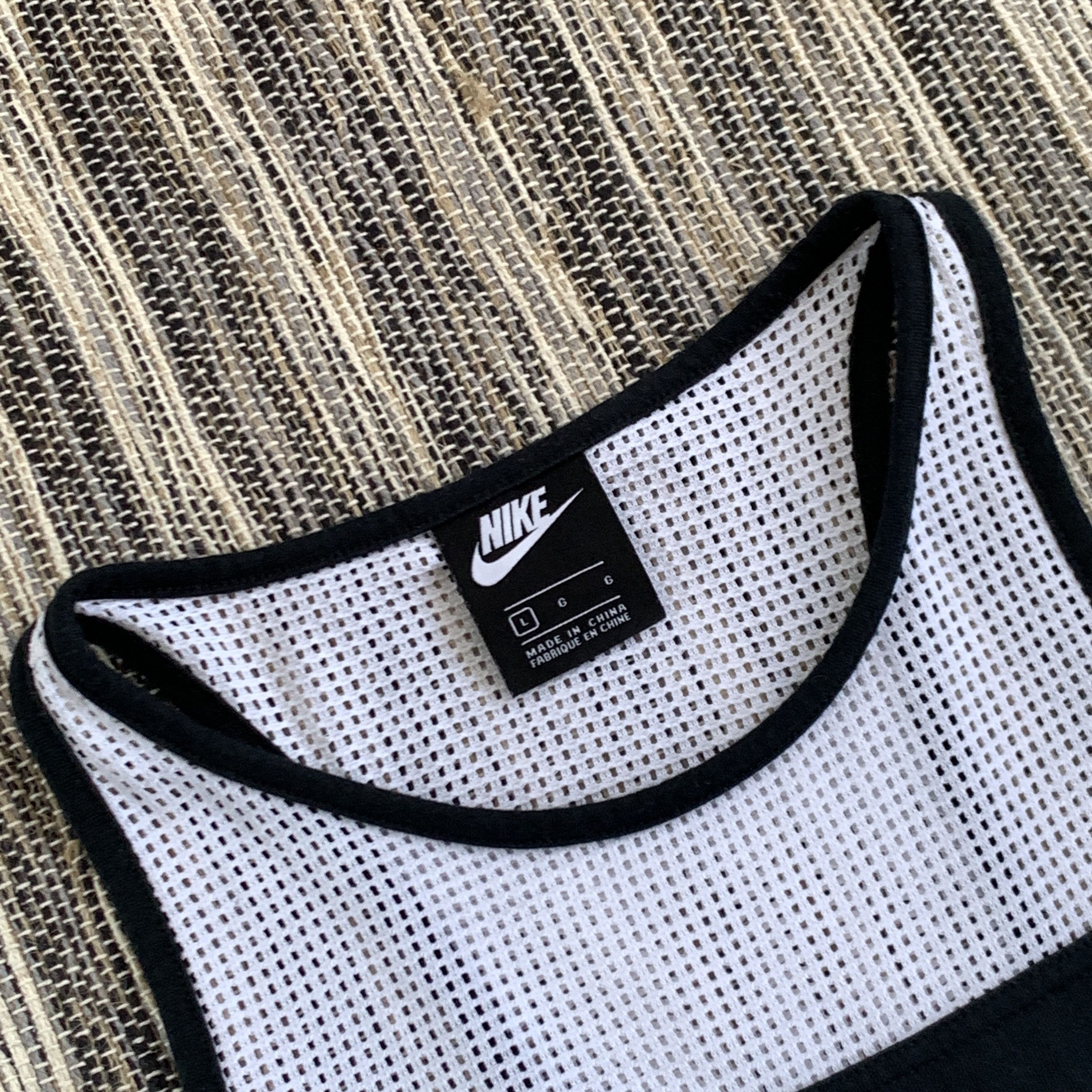 Nike Nike Swoosh Icon Graphic Mesh Tank Top Sleeveless Tee Shirt Size US L / EU 52-54 / 3 - 5 Thumbnail