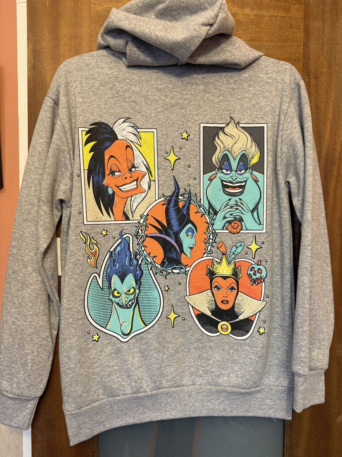 Disney Disney Villains Women’s Grey Hood Graphic Hoodie S (4-6) NWT Size S / US 4 / IT 40 - 7 Thumbnail