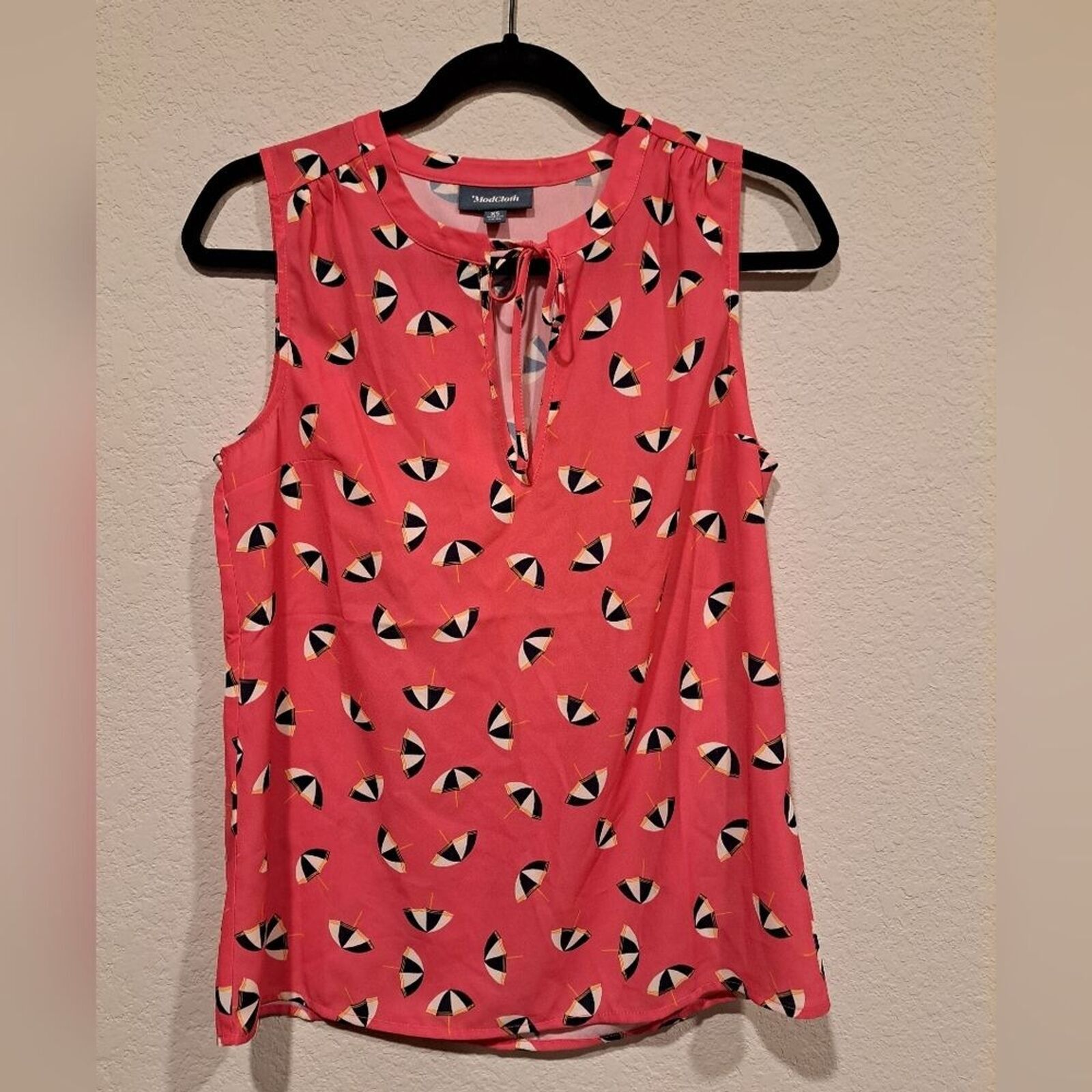 Other Modcloth sleeveless blouse top, pink with umbrellas, size xs Size XS / US 0-2 / IT 36-38 - 1 Thumbnail