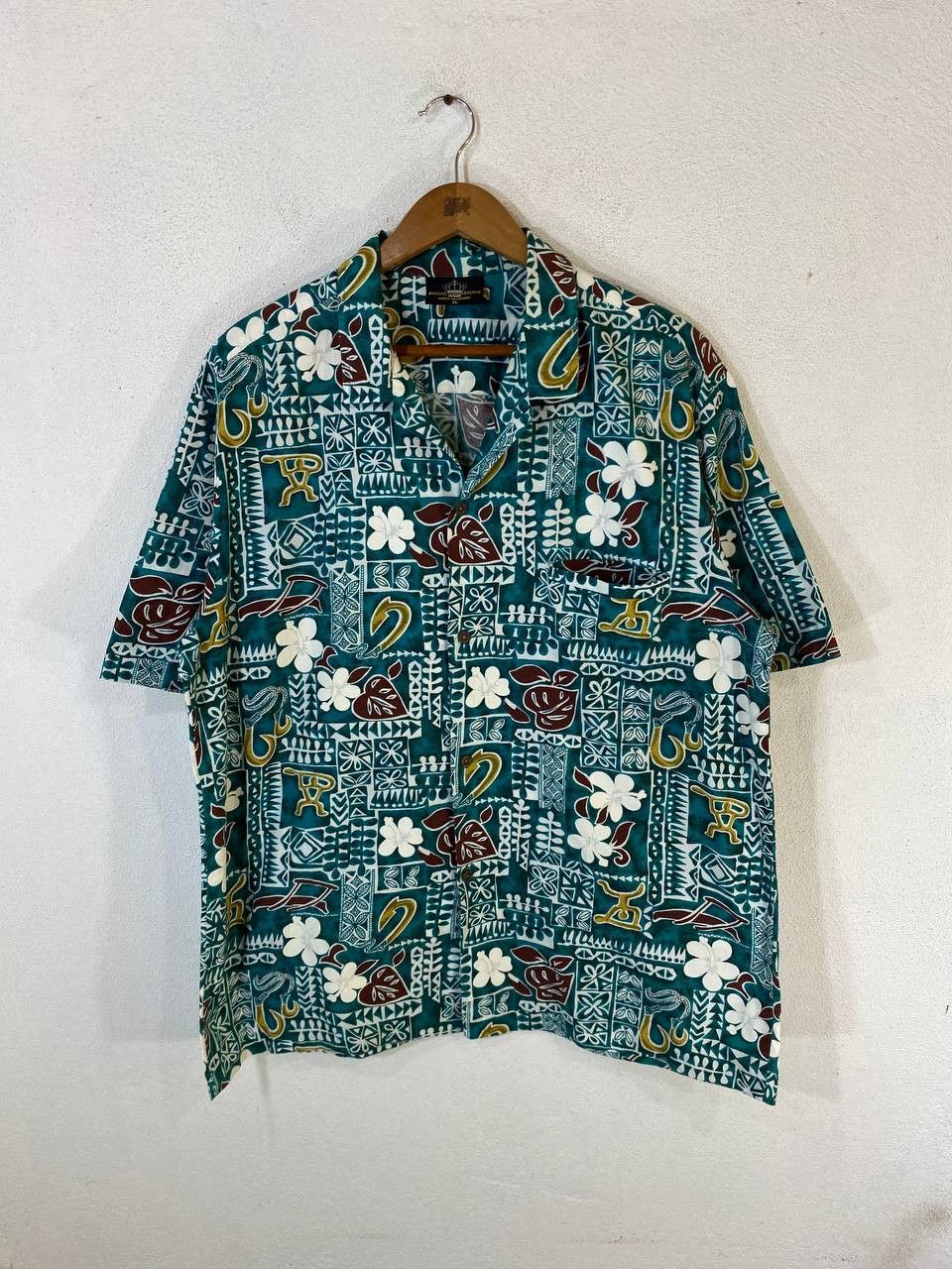 vintage 60s/70s royal creations hawaiian shirt nice design